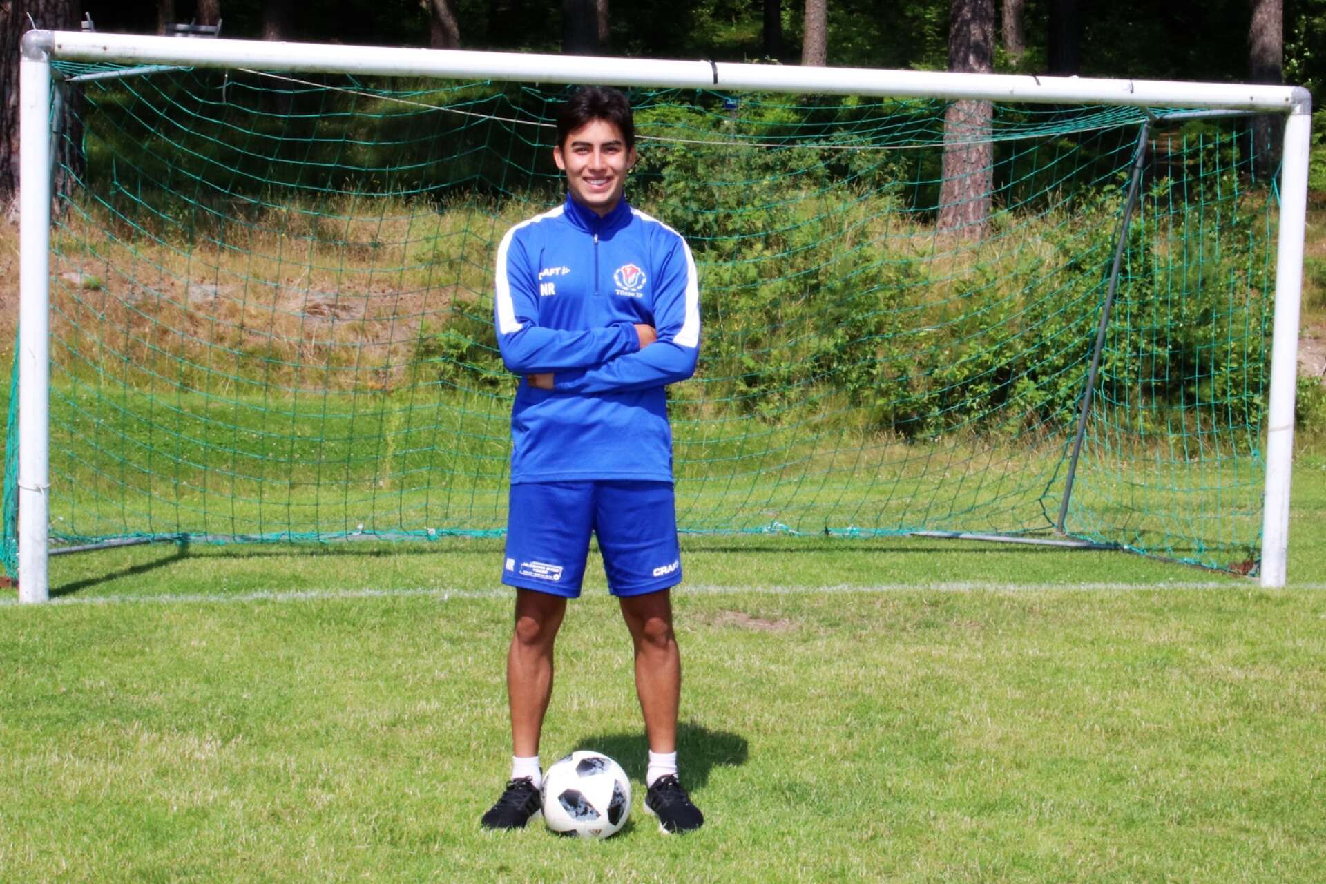 Nahuel Jeremias Romero trivs med lagkamraterna i Tösse IF och har planer på att stanna i Sverige.