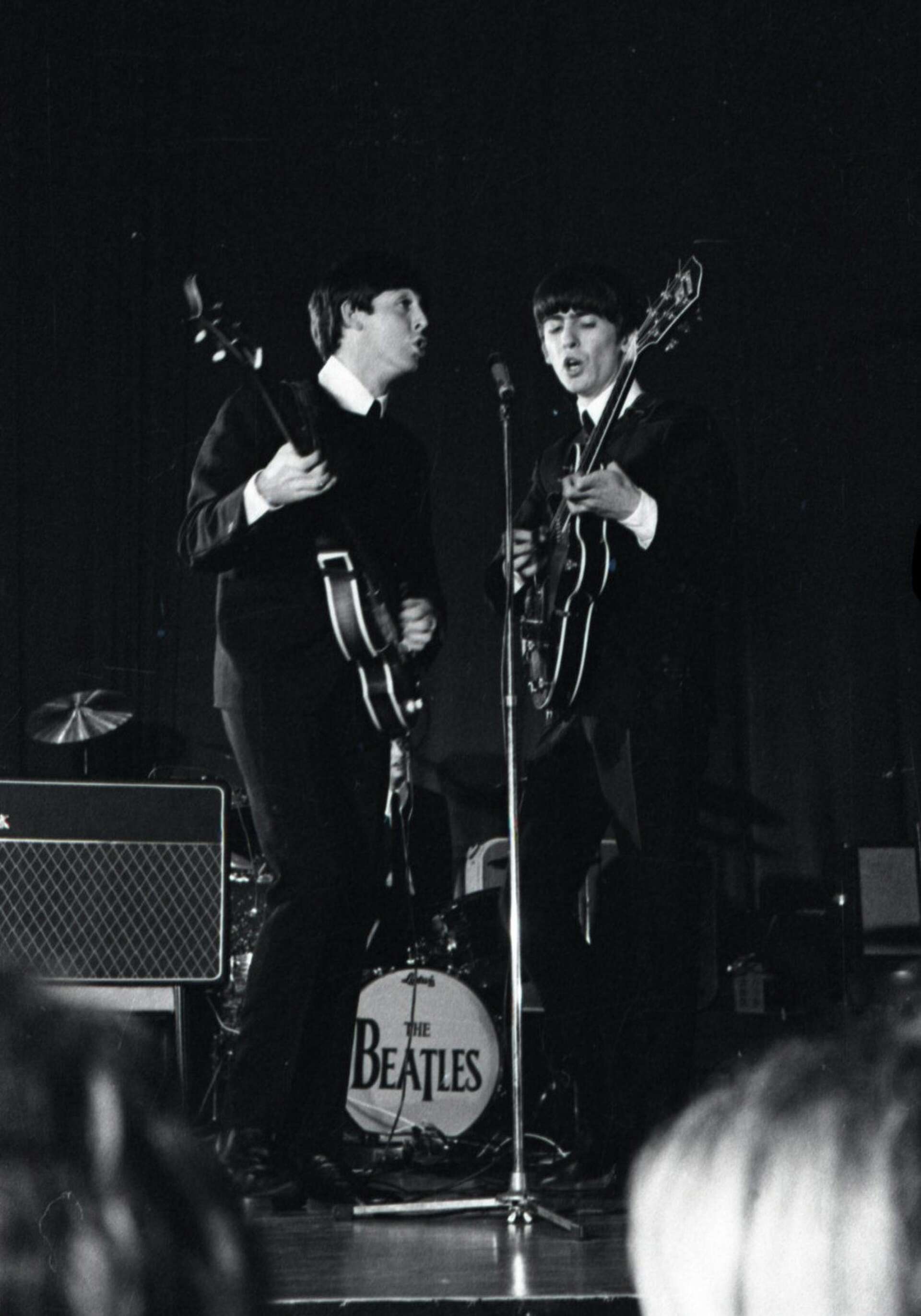 Ytterligare en av sammanlagt åtta bilder på Beatles i Sundstaaulan som köptes in av Tracks Ltd.
