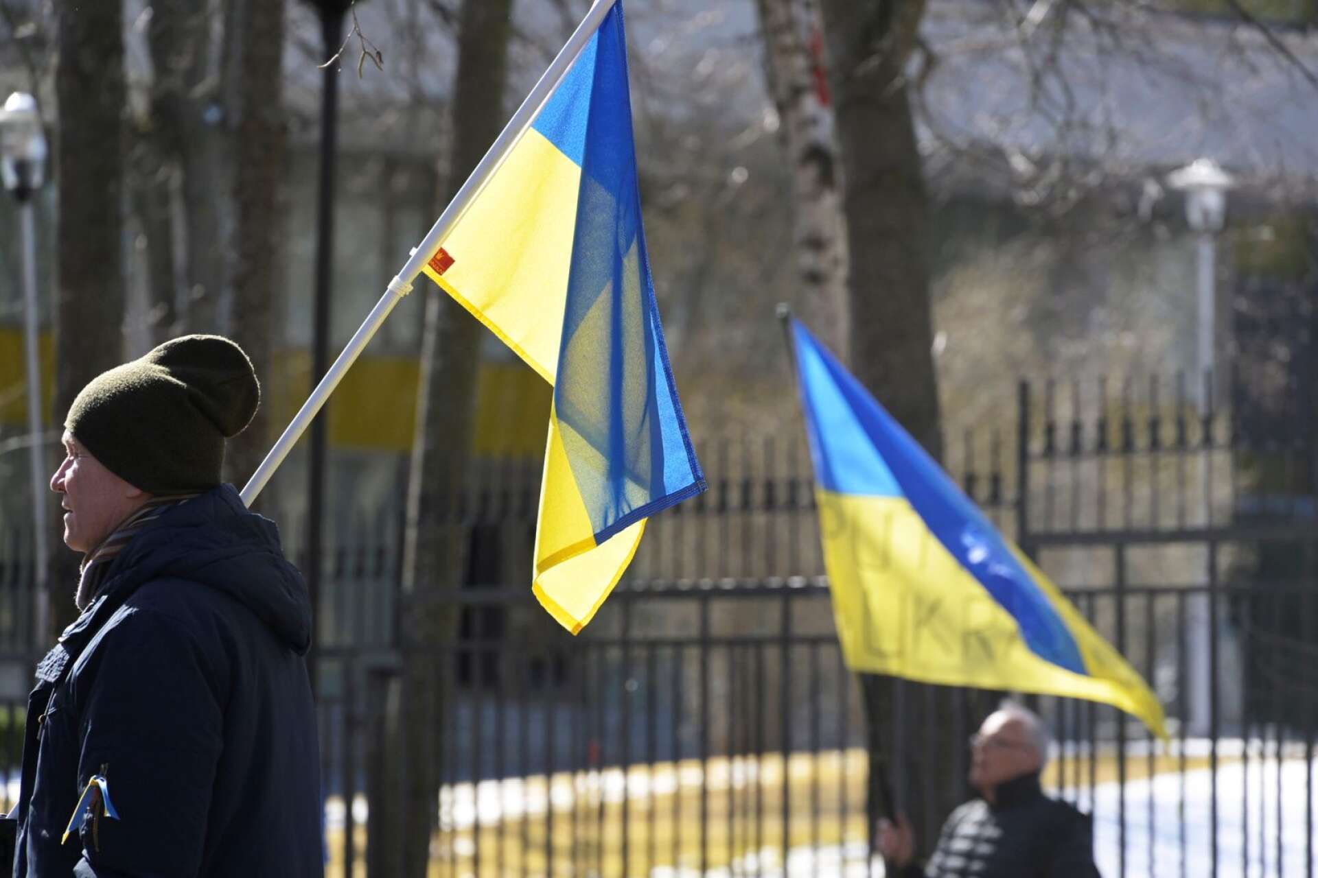 
Demonstration mot Rysslands invasion av Ukraina utanför den ryska ambassaden i Stockholm.
