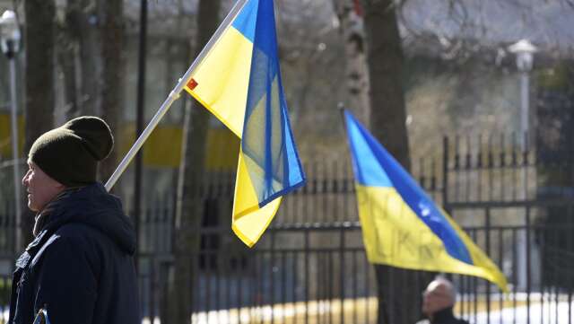 
Demonstration mot Rysslands invasion av Ukraina utanför den ryska ambassaden i Stockholm.

