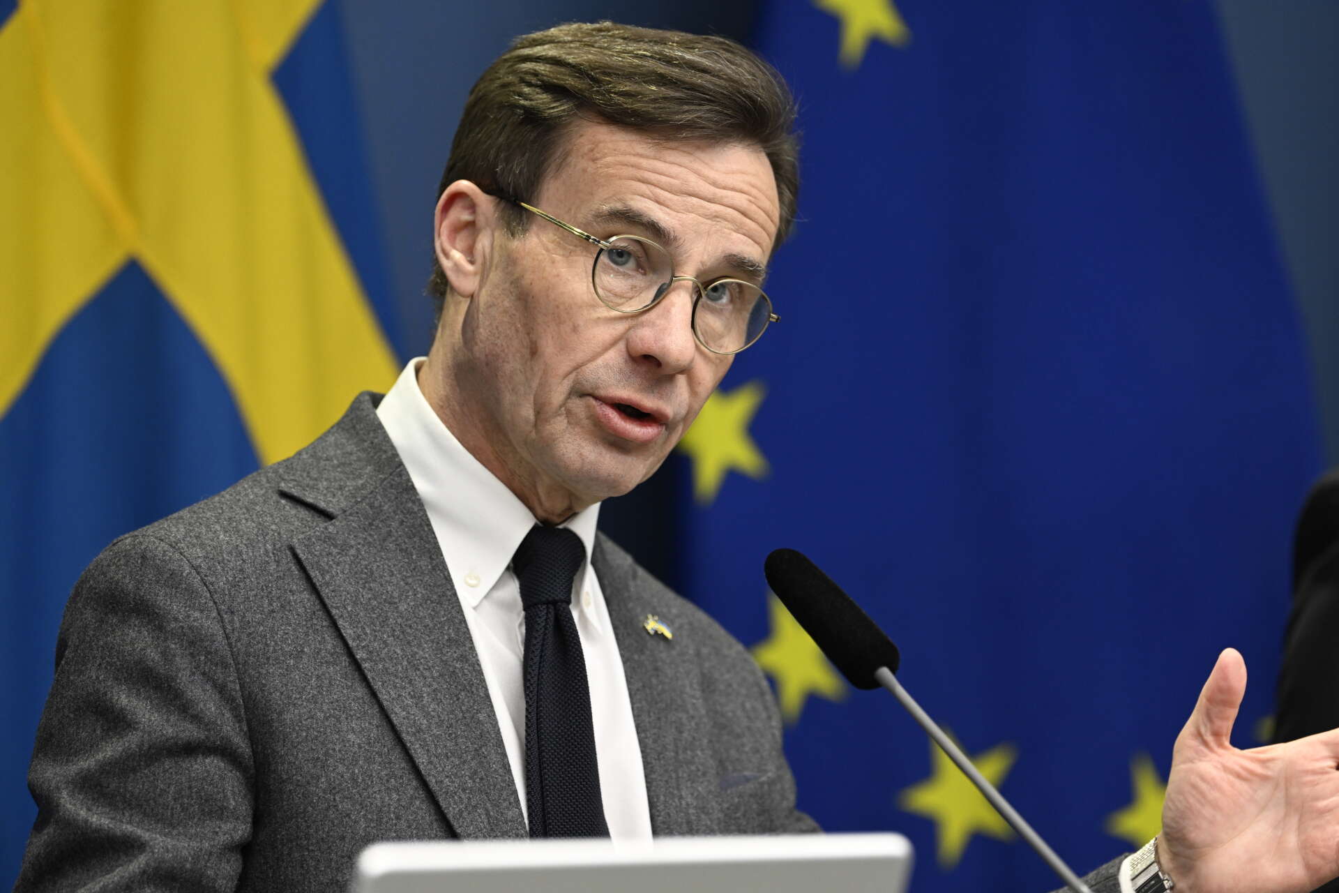 Statsminister Ulf Kristersson under pressträffen om ökat stöd till Ukraina.