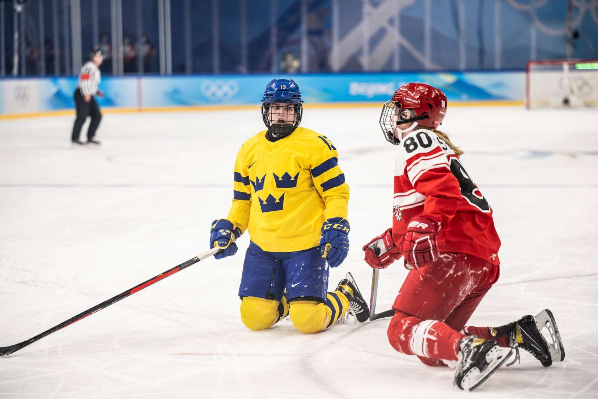 Sverige med Emma Murén tog sig till OS-kvartsfinal genom vinst mot Danmark med Julie Østergaard.