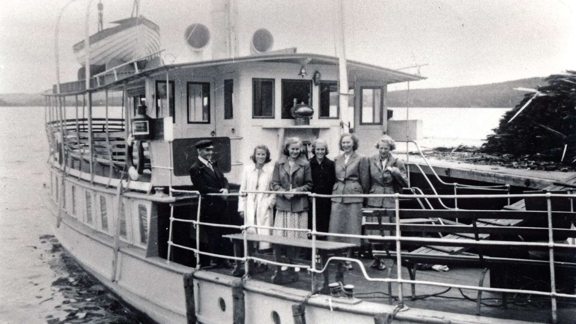 Gunnar Lindeby var skeppare på Gladisvall som gick i passagerartrafik mellan Säffle och Arvika mellan 1949 och 1951. 