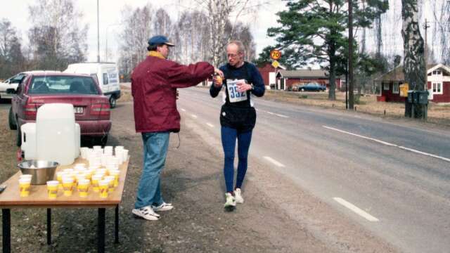Sunne kommuns allmänna utskott sa bland annat ja till medborgarförslaget om att uppmuntra till ett nytt Fryken maraton. Fotot togs vid första Fryken maraton 1998.