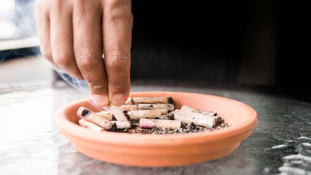 ”Det är dags att erkänna verkligheten för vad den är – att cigaretter inte kan likställas med snus eller nikotinportioner”, skriver Markus Lindblad, kommunikationschef Snusbolaget.