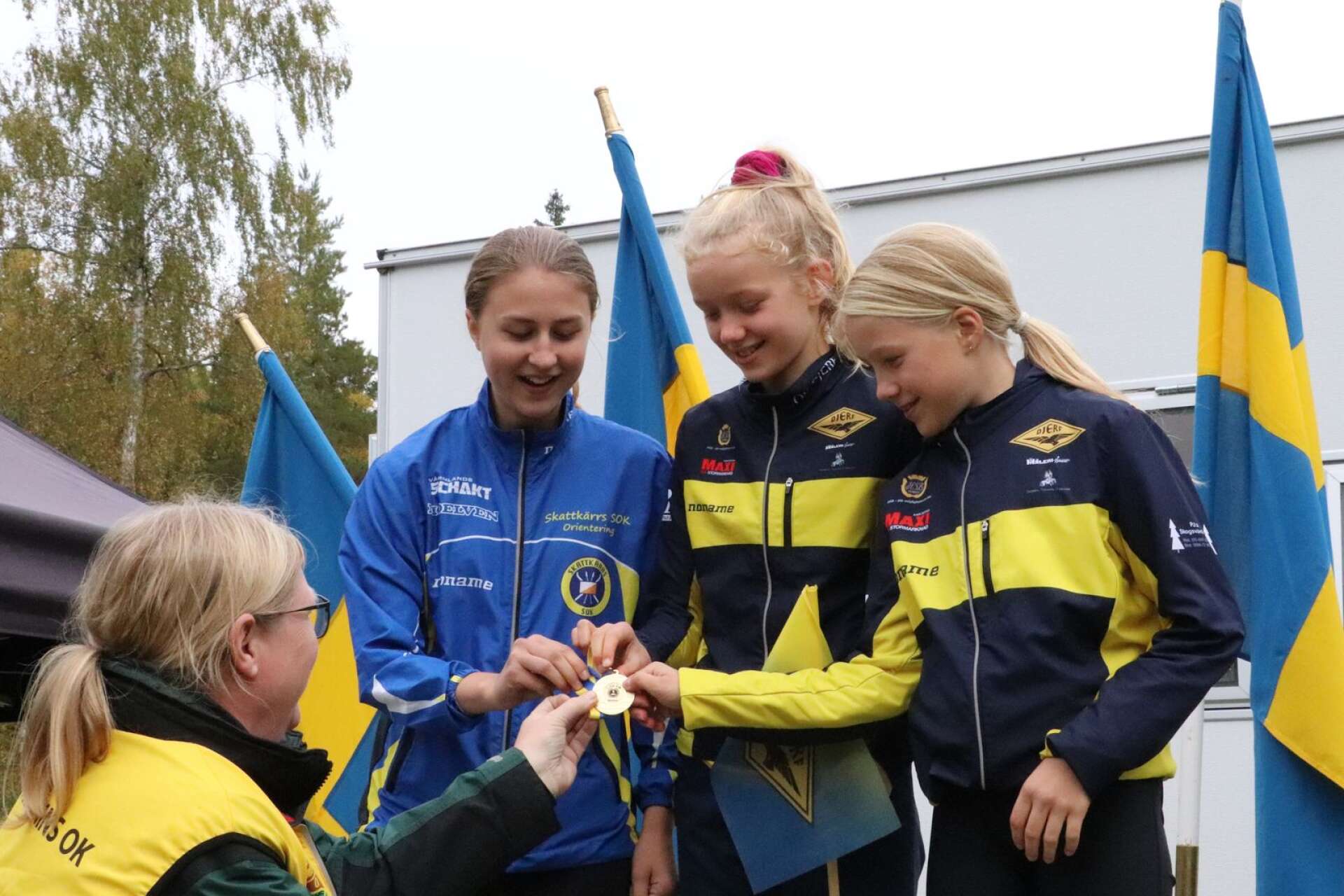 Lilly Bergenfur, Skattkärr, Lisa Malmros, Djerf och Lin Pelander, Djerf, fick inte att skilja åt i D12 utan fick dela på segern i Lilla-VM.