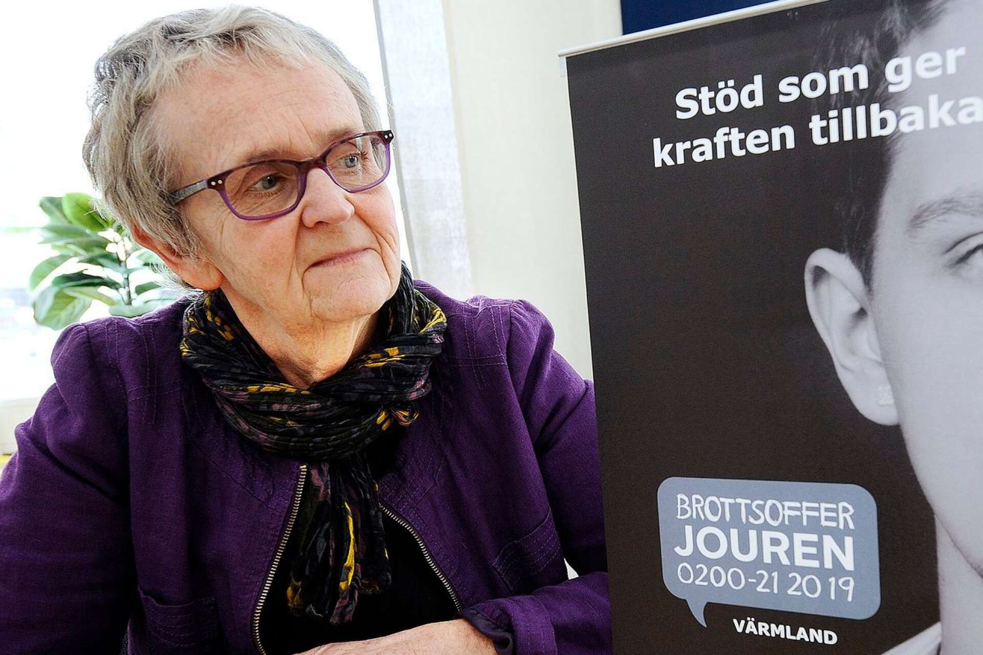 Monica Ekström får i dag starkt stöd av andra tidigare politiker och personer med insyn i frågan om hederskultur i Karlstad.