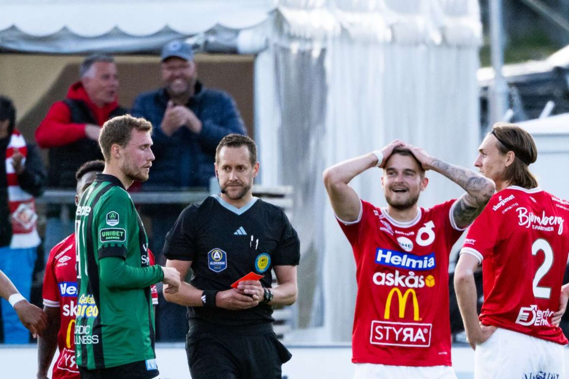 Christos Gravius blev utvisad på stopptid i andra halvlek och missar nu nästa match borta mot Malmö FF.