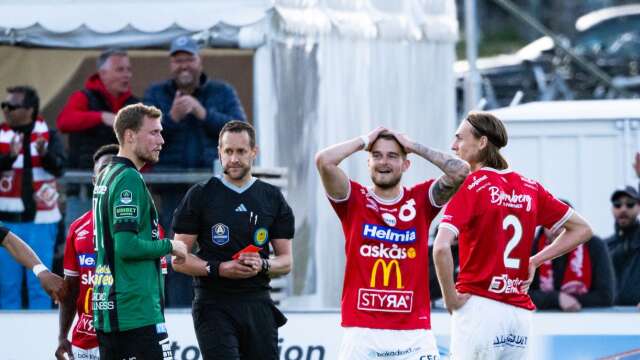 Christos Gravius blev utvisad på stopptid i andra halvlek och missar nu nästa match borta mot Malmö FF.