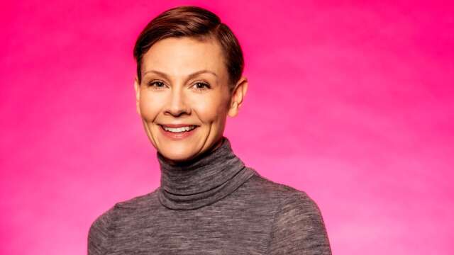 Karin Gunnarsson fick träffa schlageridolen Lena Philipsson under uppväxten hemma i Vetlanda. Nu är Karin Gunnarsson tävlingsproducent och ytterst ansvarig för det universum som är Melodifestivalen.