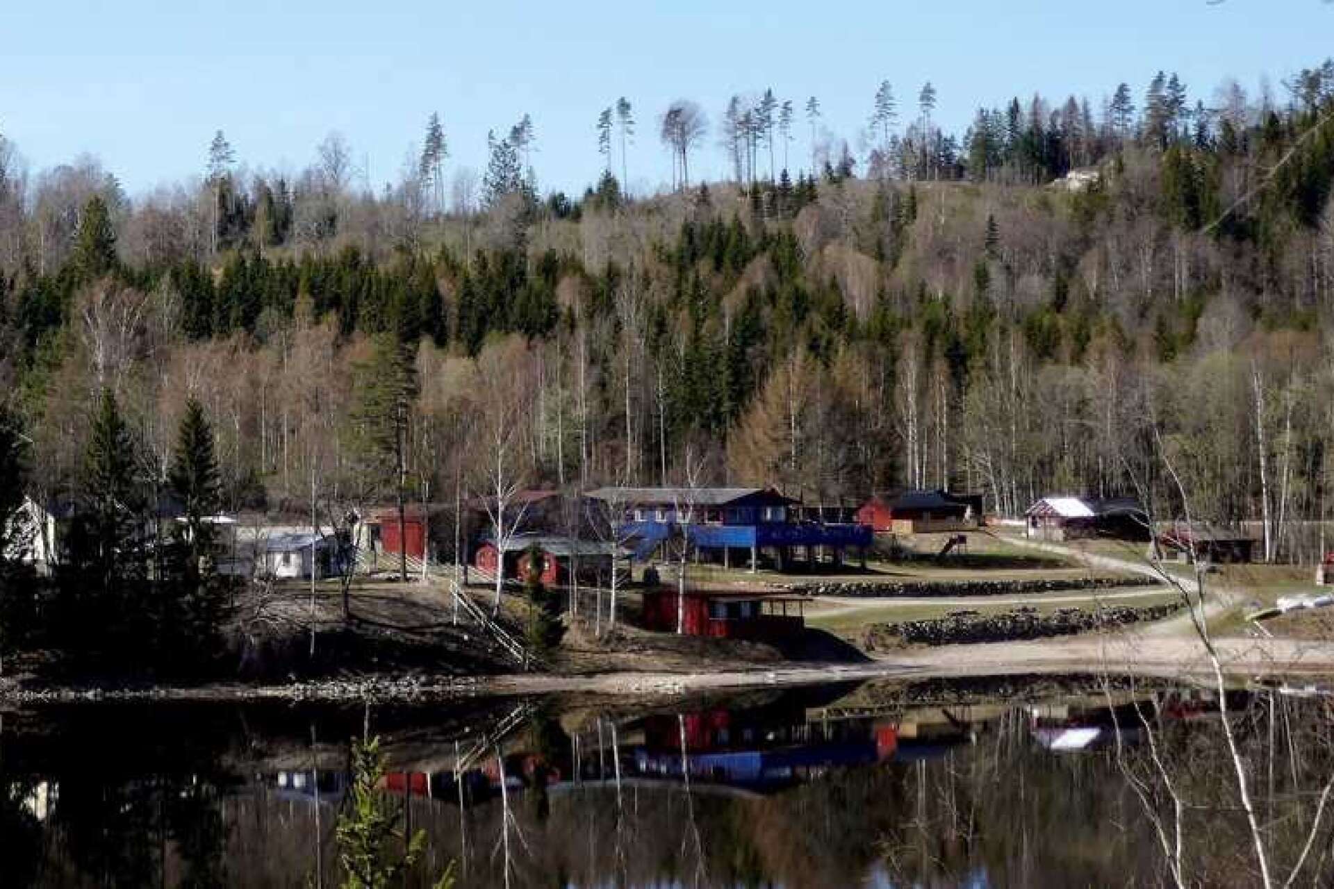 Norebyns Café och camp ligger strategiskt mellan länsvägen och sjön Grann i Steneby.
