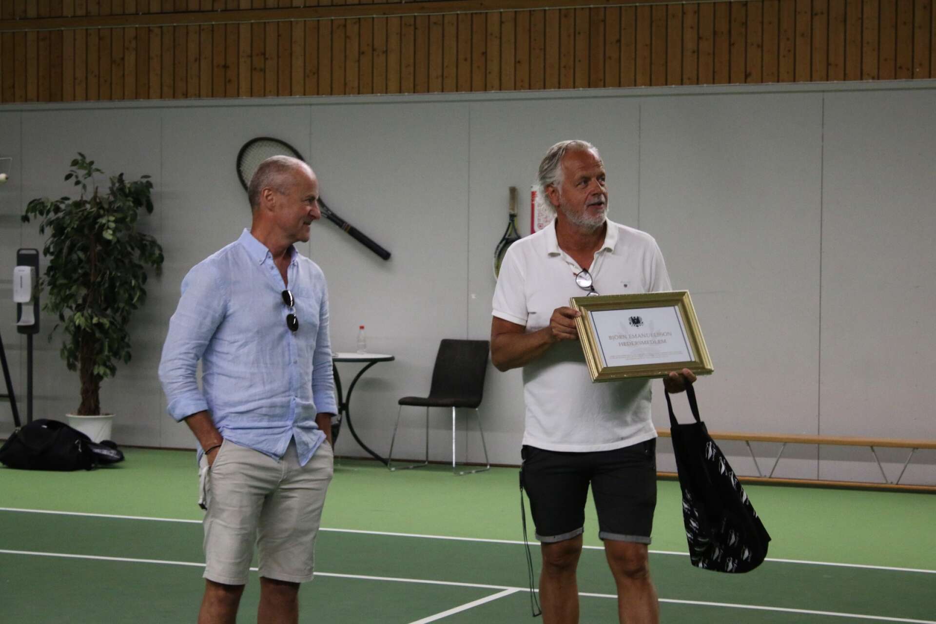 Ordförande Björn Emanuelsson utnämndes till hedersmedlem av klubben för sina stora ideella insatser i tennisklubben. Han är den första hedersmedlemmen på 100 år.