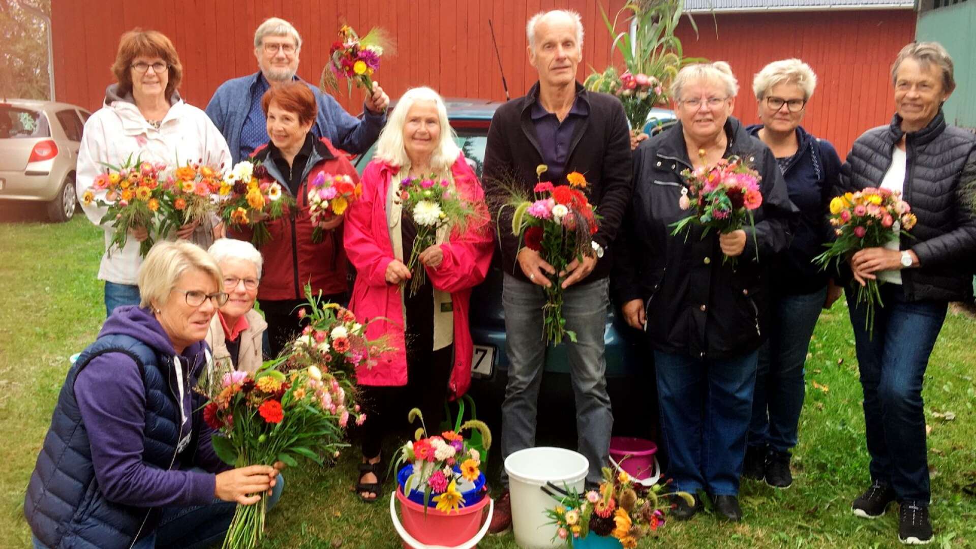 Hjo trädgårdsförening var på besök på Sänneryd trädgård med självplock av blommor.