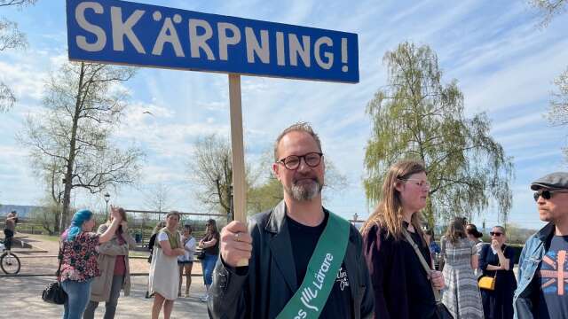 Läraren Magnus Fors, vid lärardemonstrationen i Arvika den 13 maj.