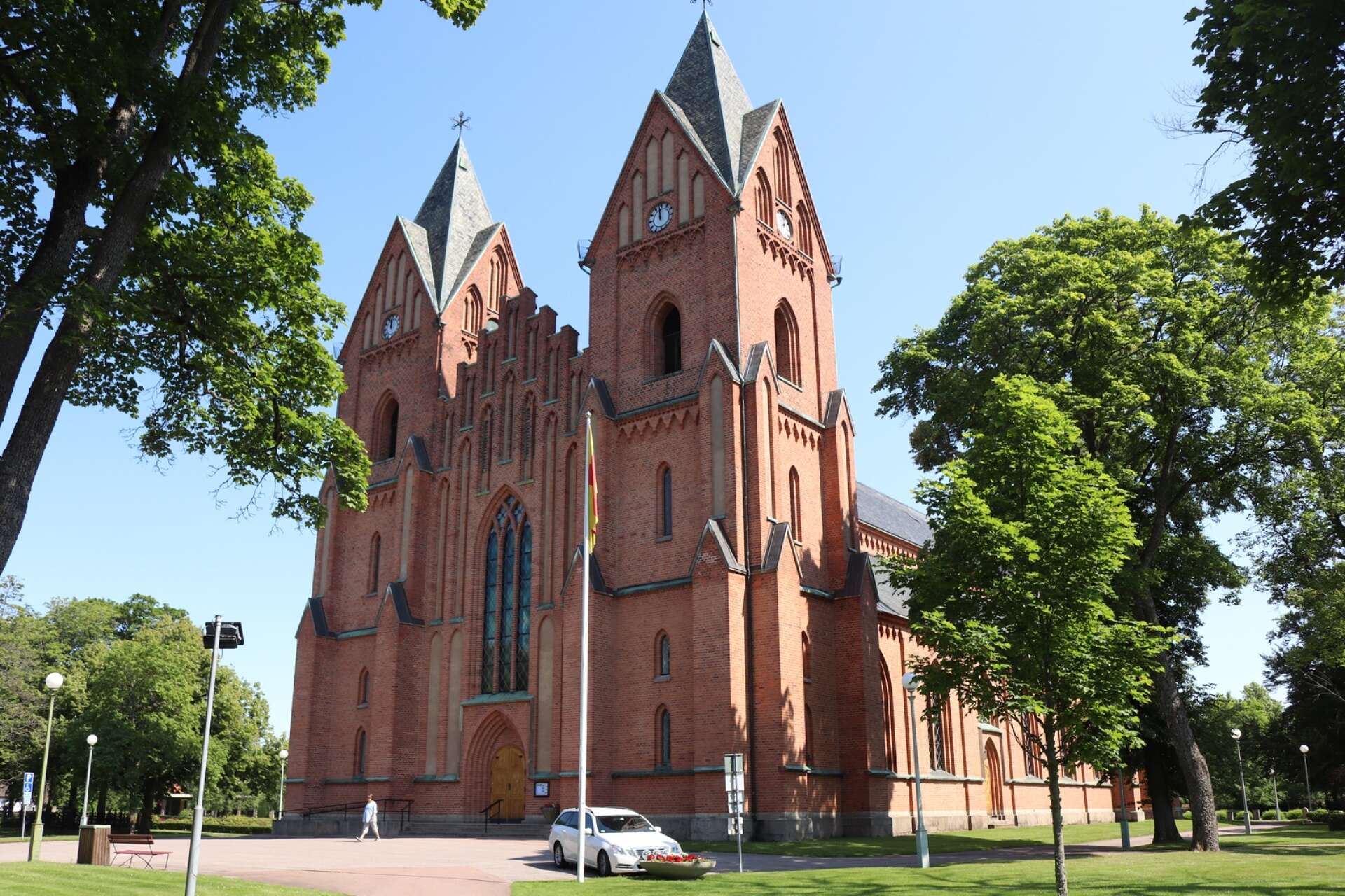 Kristinehamns kyrka, invigd 1856.Nygotisk stil med barockinslagStiftets näst största kyrka