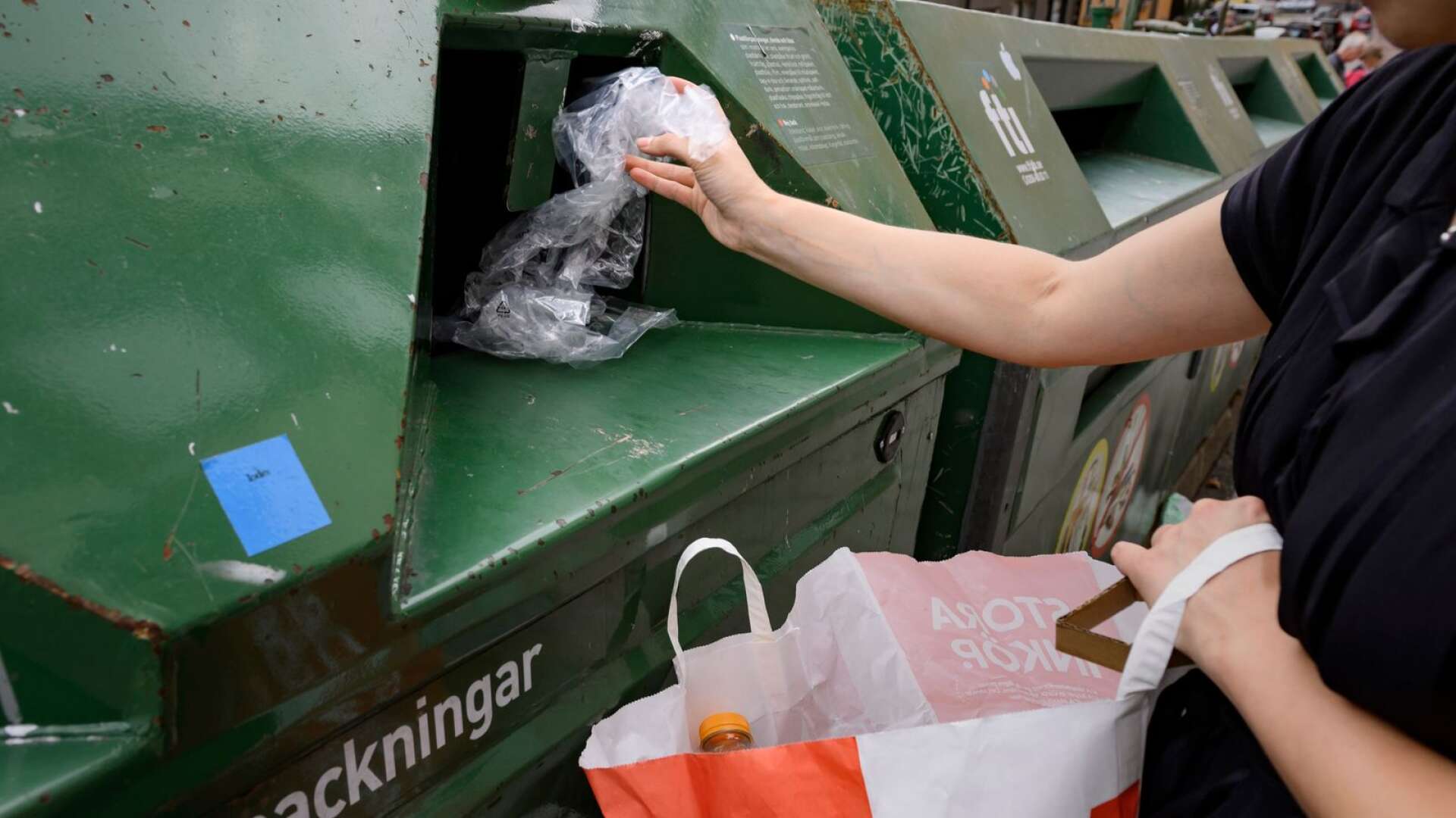 Sjukfall skapar problem med att hinna tömma återvinningsstationer i Dalsland.