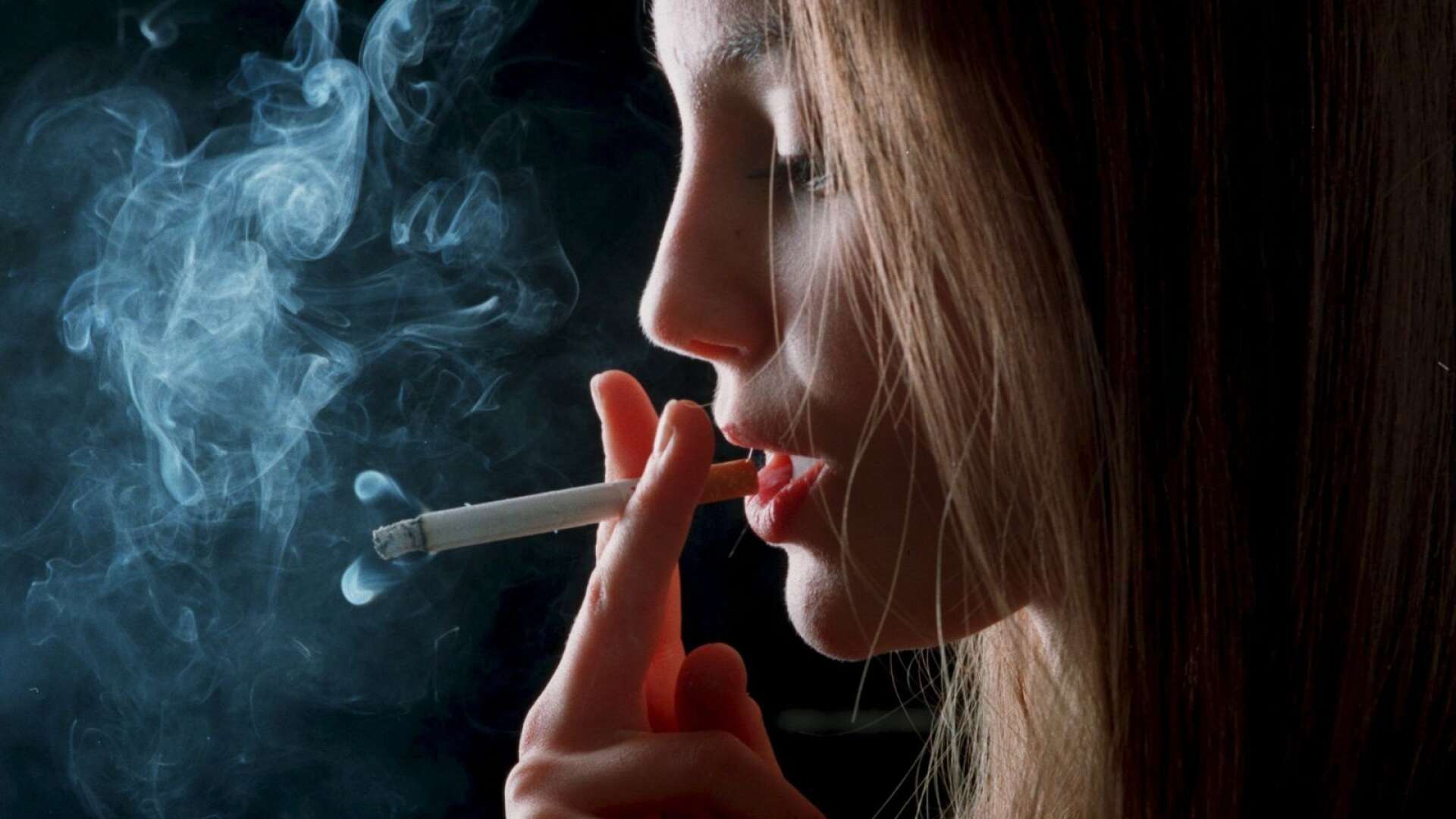 Det är denna skademinimeringsprincip som A non smoking generation är emot, trots att den får folk att sluta röka. Så illa tycker organisationen om detta samband att de försöker trolla bort det genom att leverera en riktig rökridå, skriver Anders Milton.