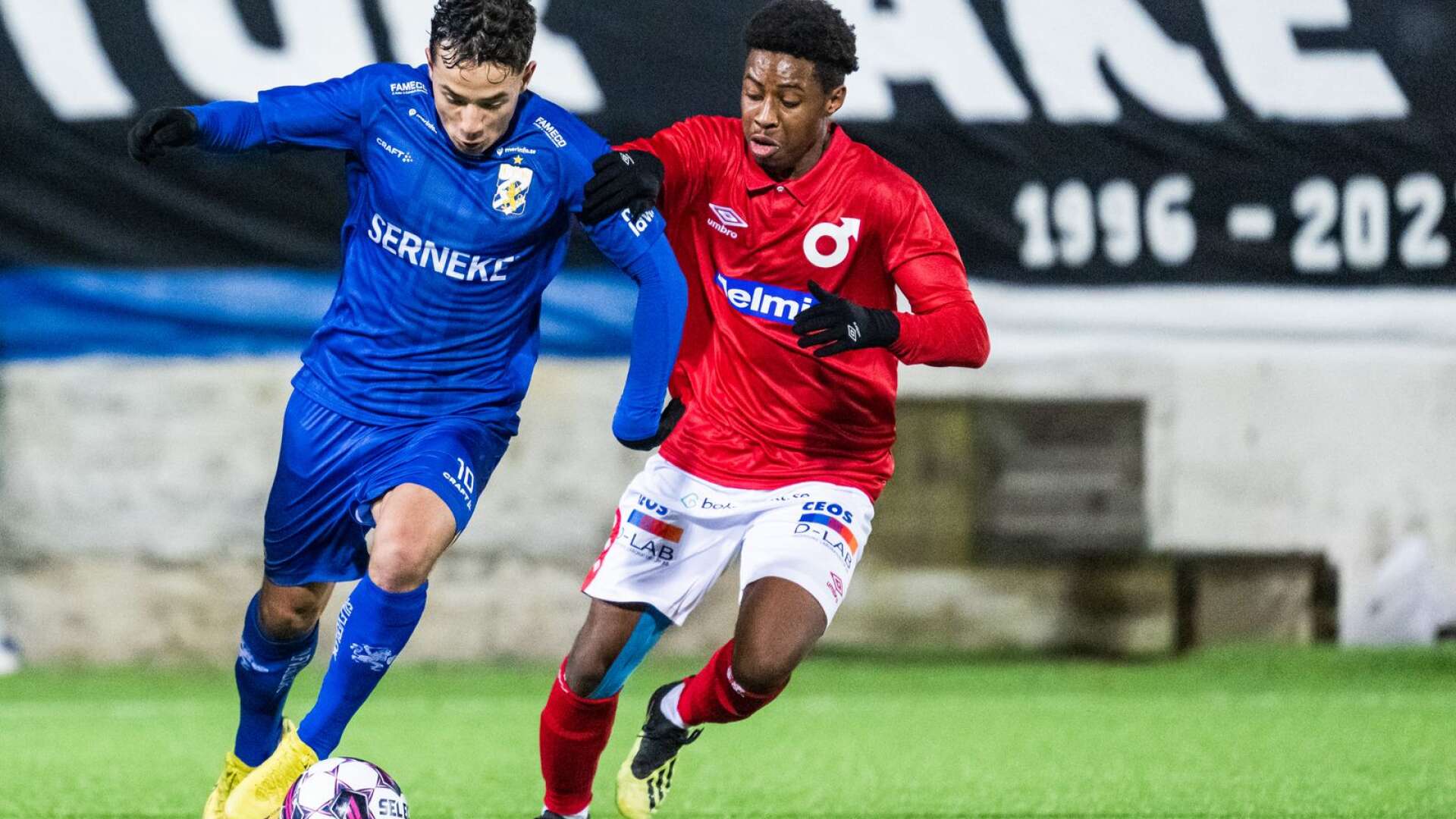 De Pievre Ilunga har imponerat under försäsongen och belönas med ett kontrakt.