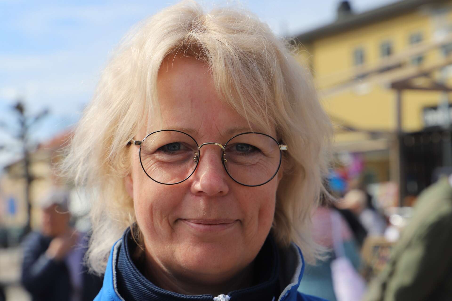Linda Jansson, M, är ordförande i Norra hälso- och sjukvårdsstyrelsen. Hon sitter också i kommunfullmäktige i Färgelanda.