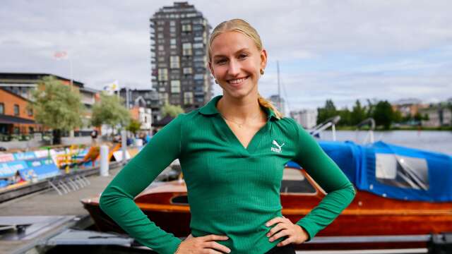 Maja Åskag är tillbaka i Karlstad och hoppas på rekordlånga längdhopp. 