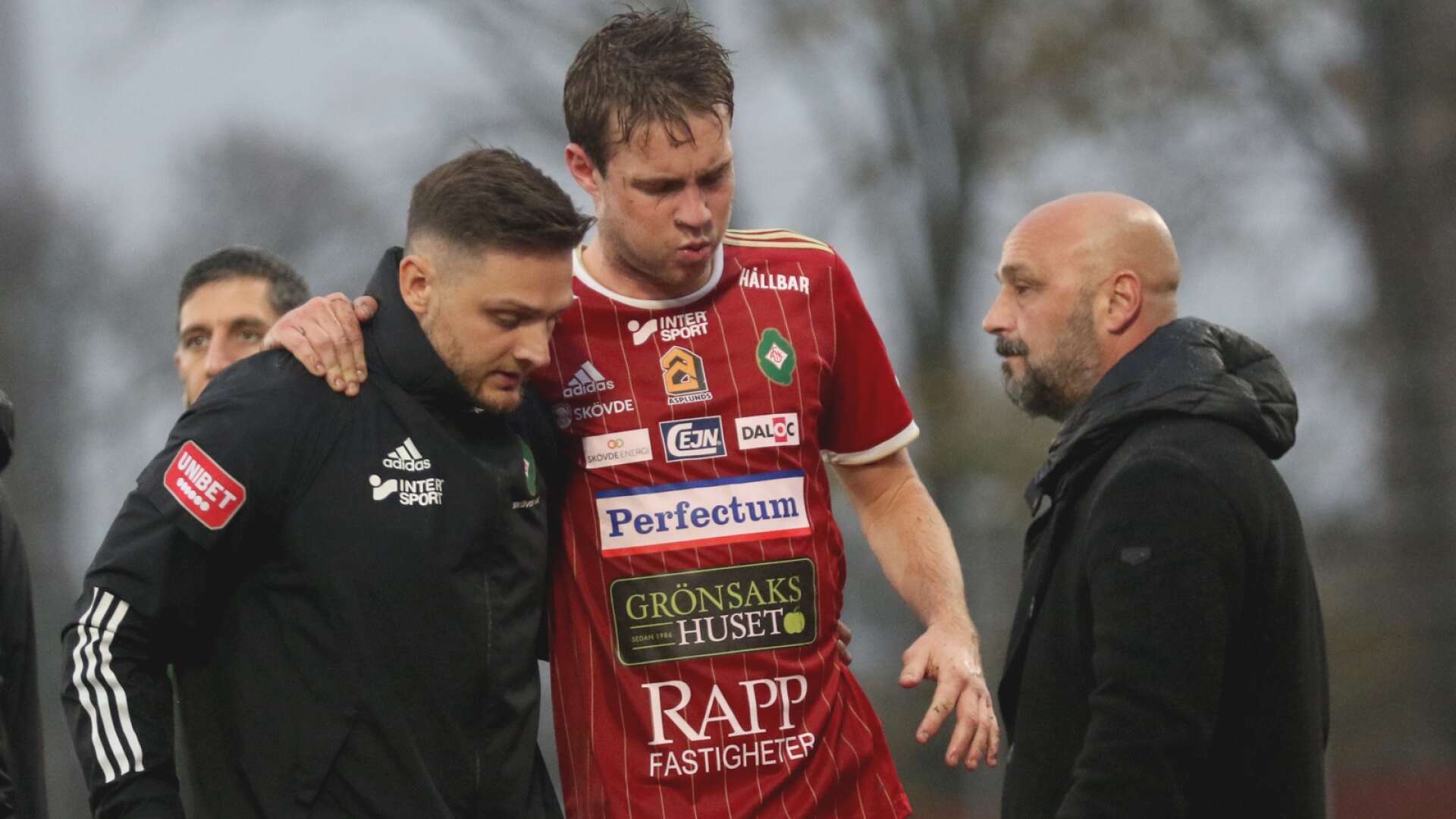 Mikael Mörk skadade sig i senaste matchen mot Utsikten. Nu blir det inte något mer spel för Skövdemittfältaren den här säsongen.
