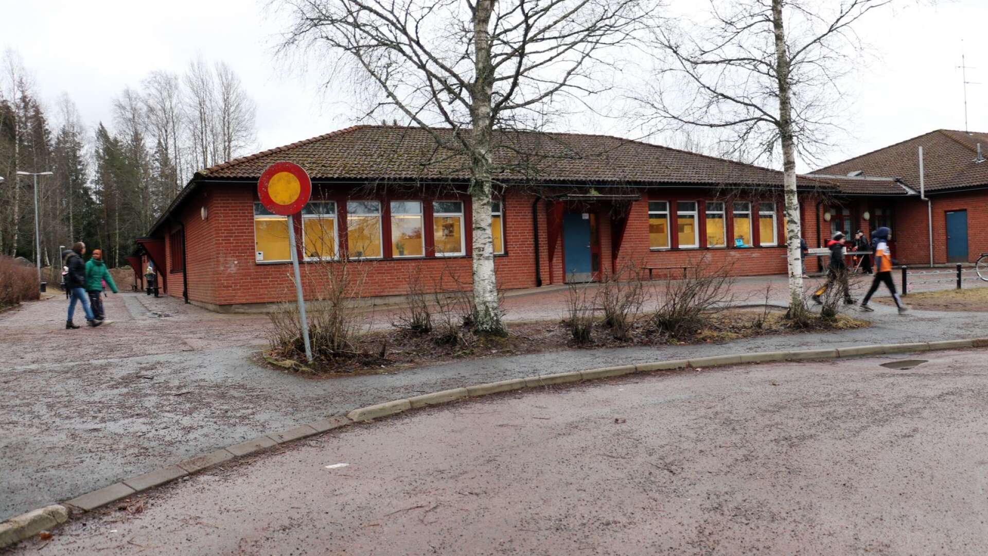 Många elever som idag går på Åsenskolan kan komma att bli tvungna att byta till Strandvägsskolan till den kommande höstterminen, medan många av Strandvägsskolans elever kan få flytta åt andra hållet.