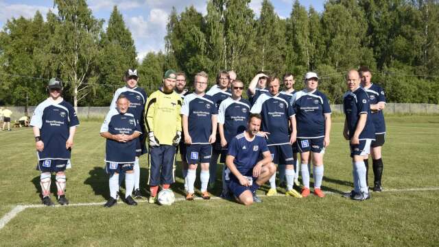 Förra veckan spelade HMF Falken en fotbollsmatch mot Arvikapolitiker och vann matchen – nu har de även belönats med Arvika kommunpris.