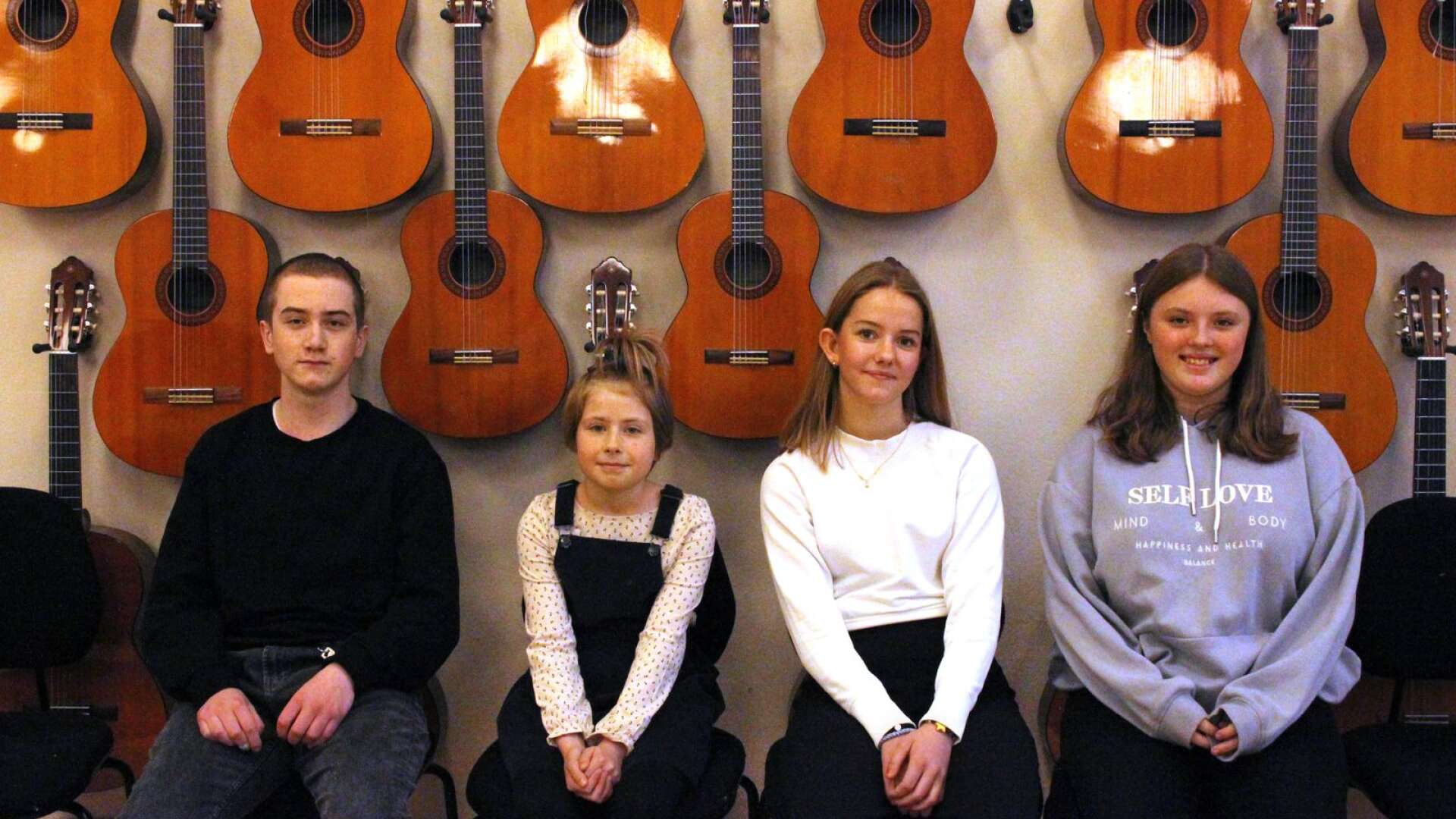 Fyra av de medverkande eleverna från Norrstrands musikklasser: Viktor von Wachenfeldt, Maja Gantelius, Irma Skogar och Maya Stålfors Carlaby.
