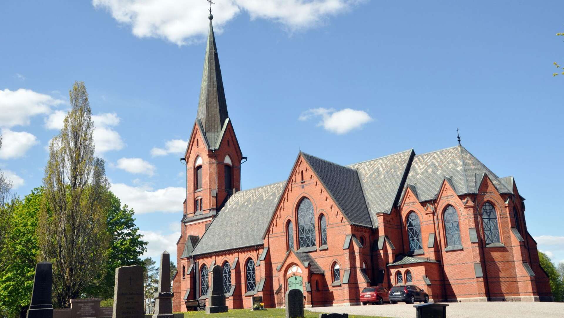 Högsäters församling hade i slutet av december 2019 1 591 kyrkotillhöriga. 