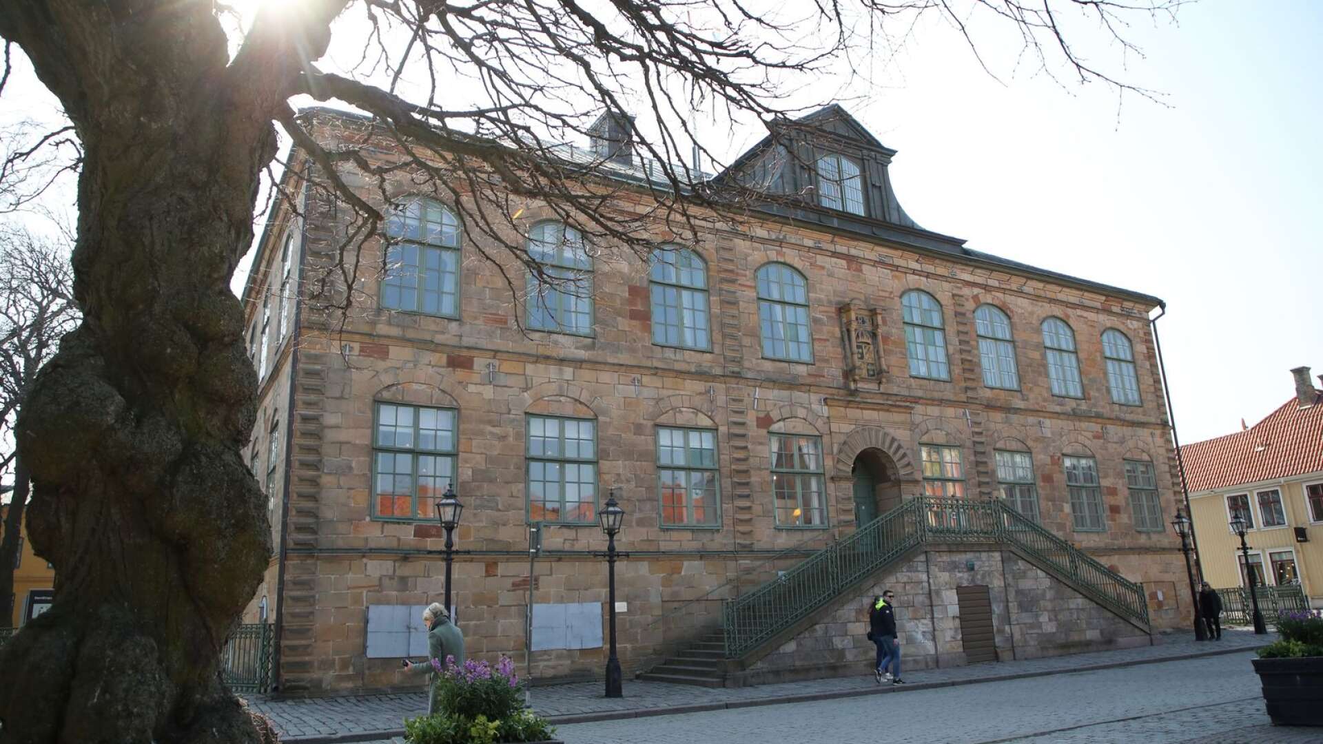 En 55-årig man vill att Göta hovrätt river upp Skaraborgs tingsrätts dom och friar honom från åtalet gällande våldtäkt mot barn.