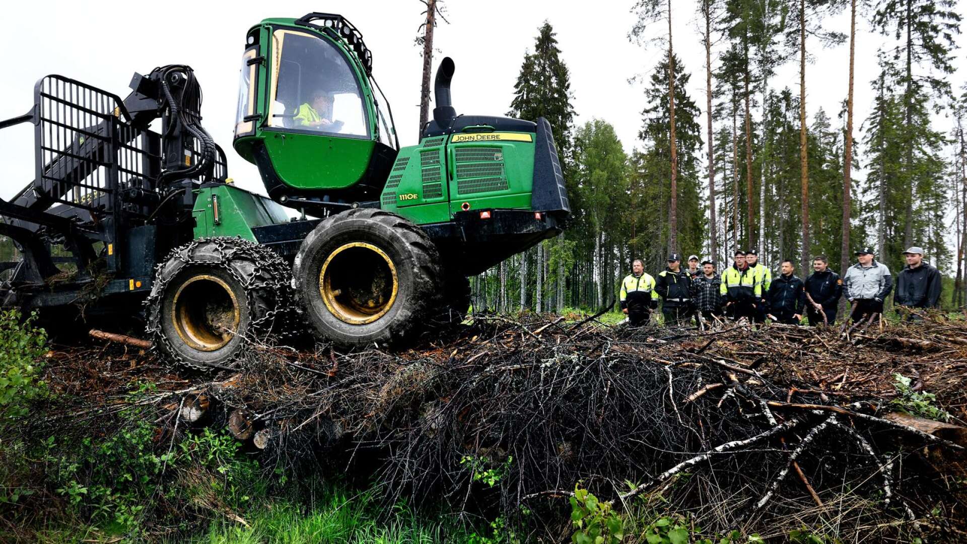 Stora Enso har kurs för skogmaskinförare som får lära sig att köra varsamt med maskinerna när vattendrag och våtmarker passeras. Plats: Södra Viken. NWT/ARKIV