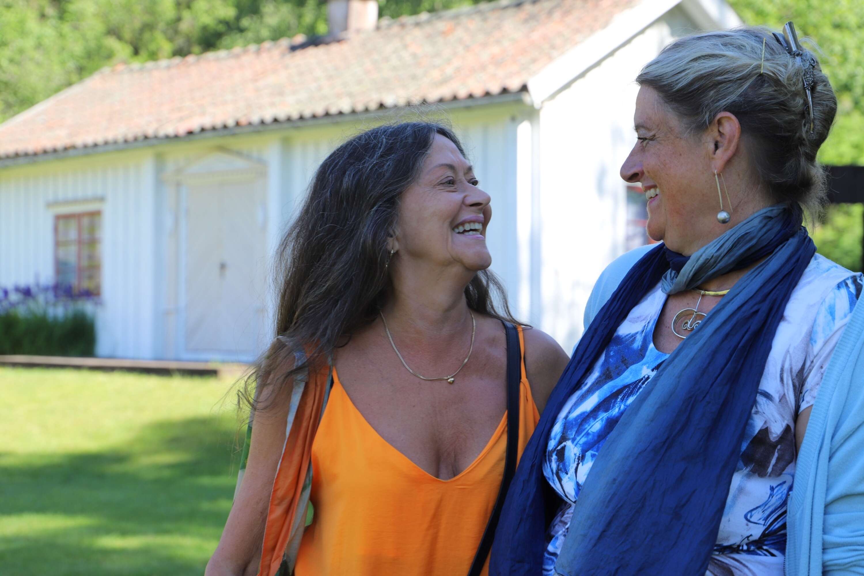 Anna-Lotta Larsson och Rosemari Bäckstrand har båda erfarenhet av att spela Anna, men nu är de Mor Annika respektive Mor Lisa.