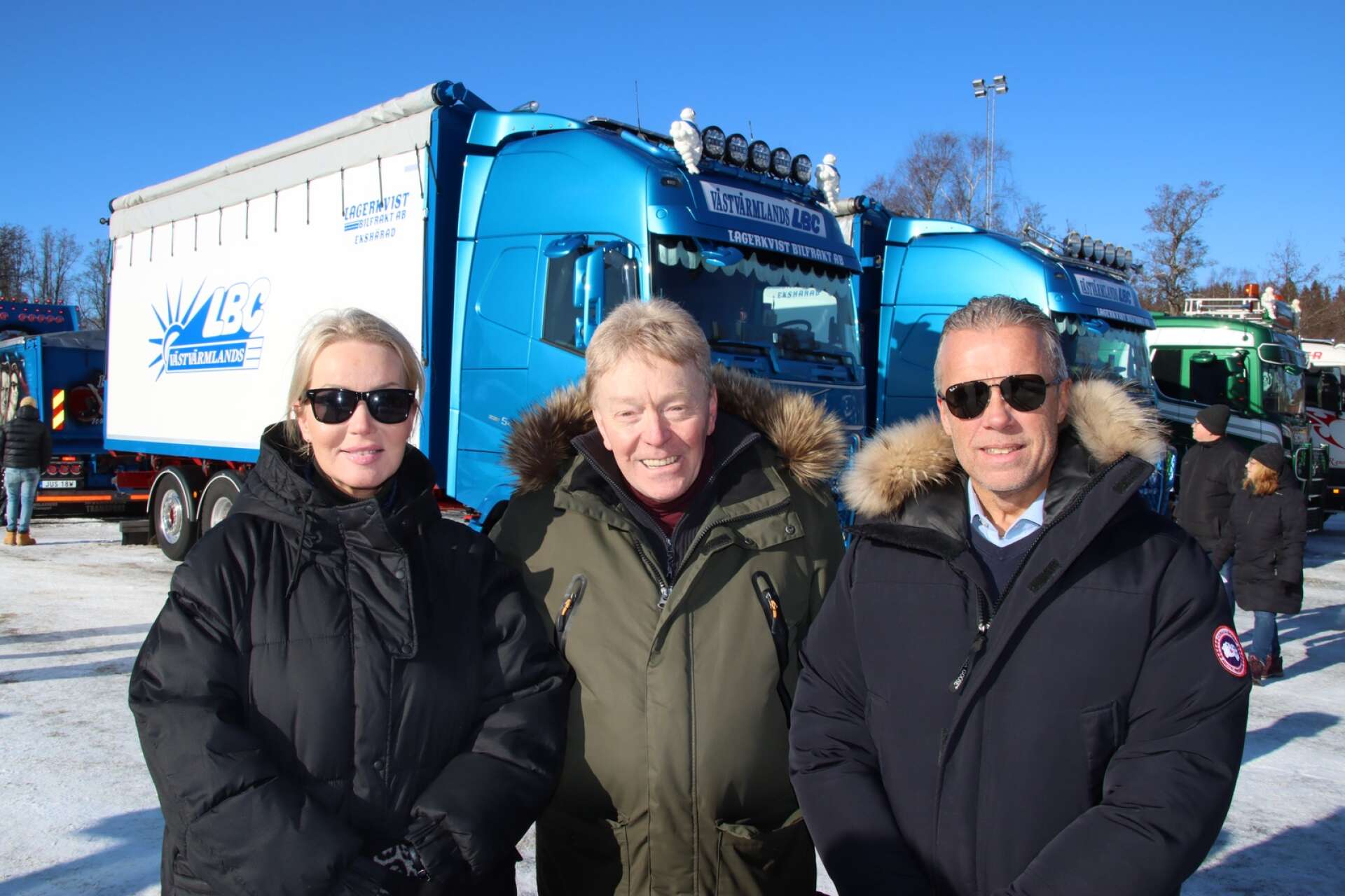 Flera politiker dök upp på lastbilsträffen. Från vänster Cecilia Albertsson (M), Christer Olsson (M), och Patrik Fornander (M). 
