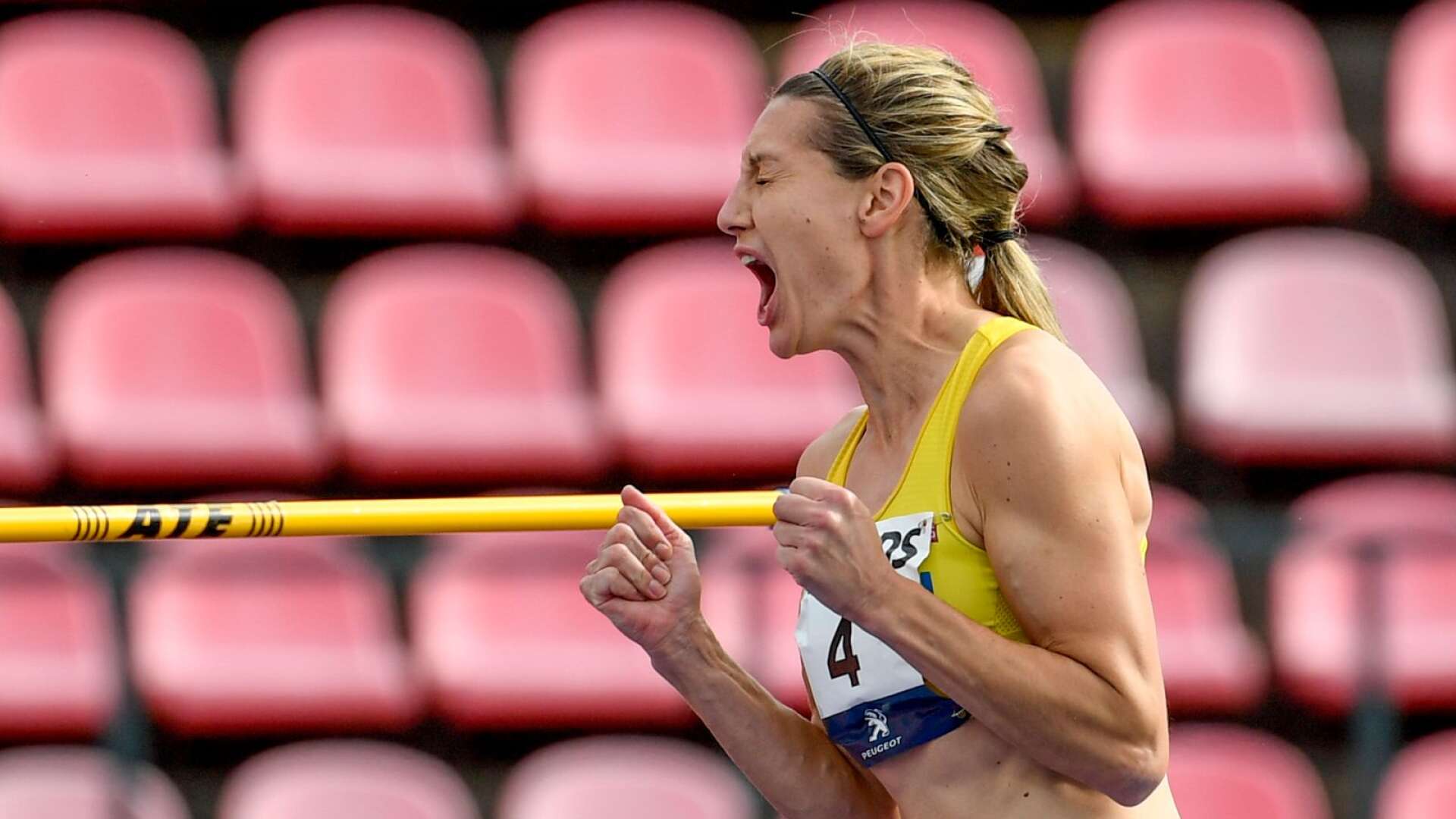Sofie Skoog skriker ut sin glädje över att ha tagit 1,90 meter.