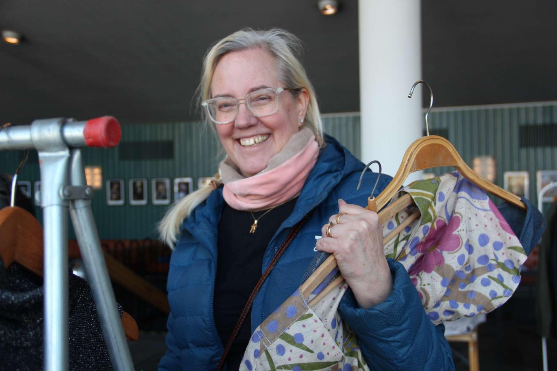 Christina Kvist bytte till sig en tunika och en kofta vid klädbytardagen i Säffle.