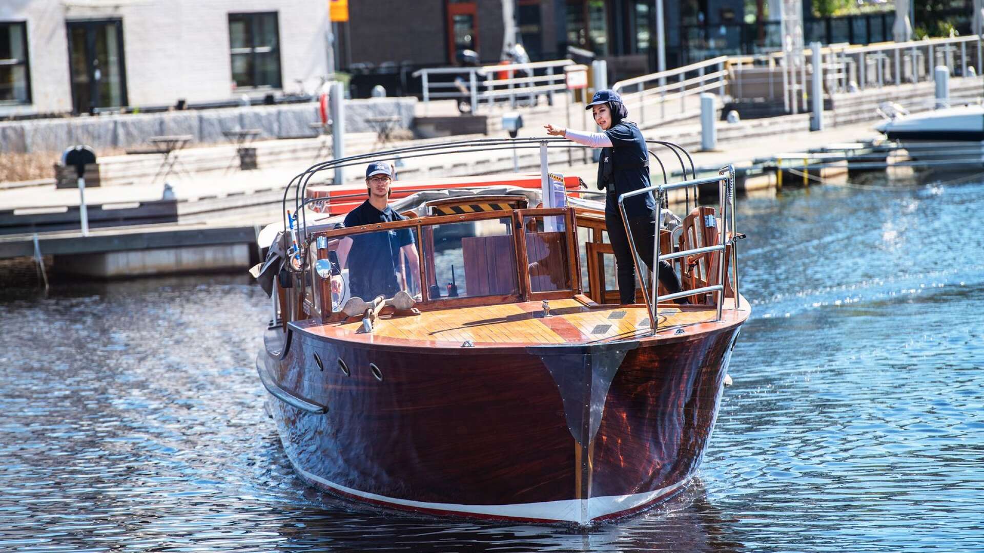 En del av båtbusstrafiken i Karlstad kan förlängas in i september.