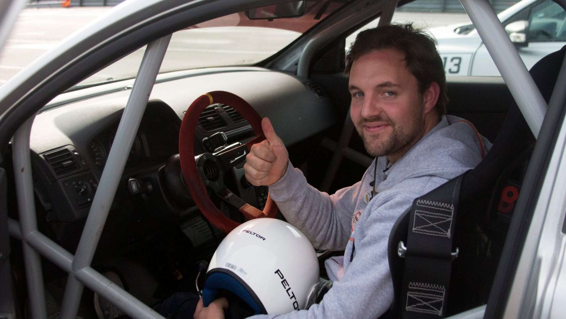 Emil Persson inför förra säsongen. I år kör han Porsche Carrera Cup i stället för STCC. Arkivbild.