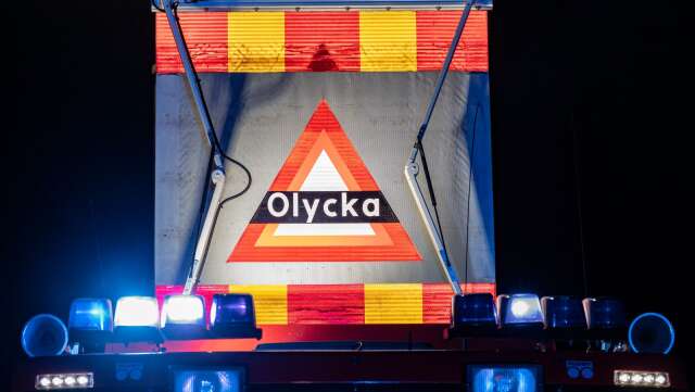 En A-traktor och en personbil krockade i centrala Arvika. 