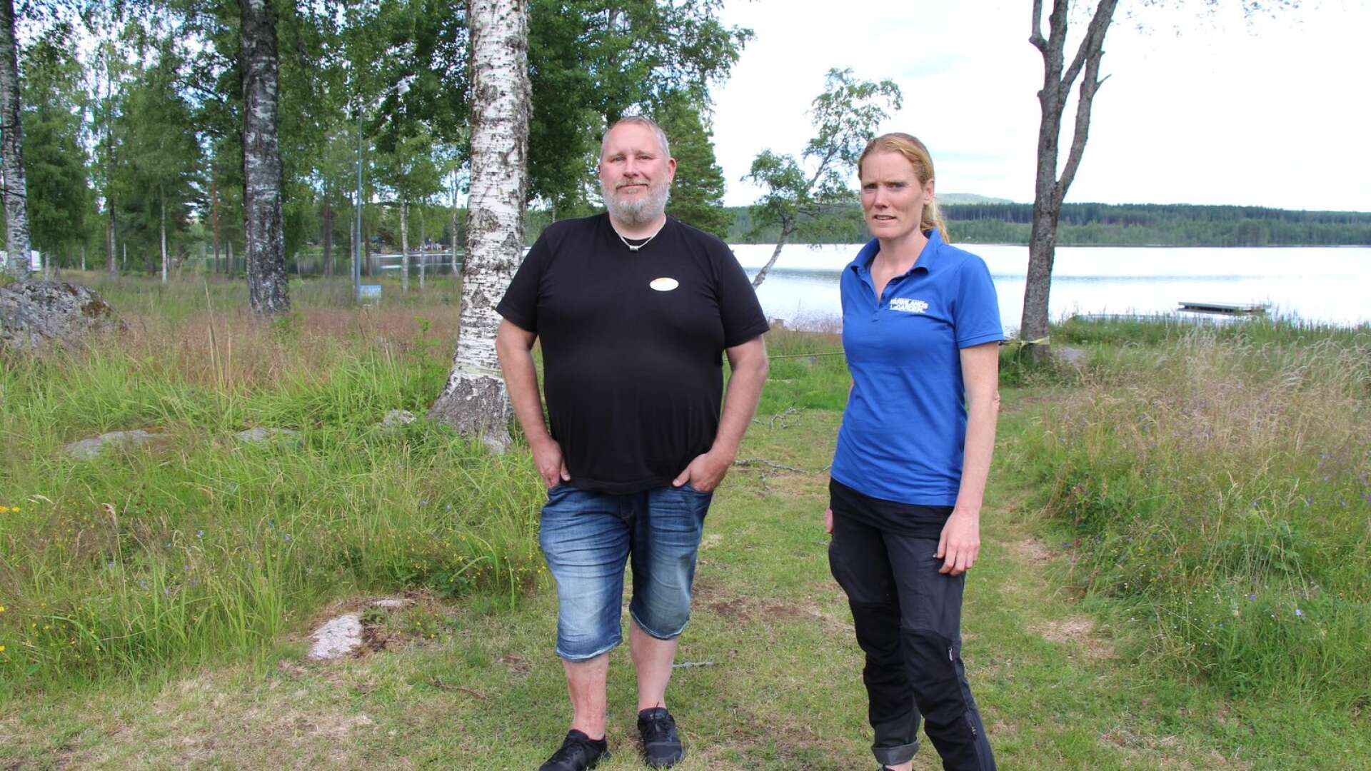 Förenings- och evenemangskoordinator Leo Larsson tillsammans med Lienke Nanninga, som driver Värmlandsgården. 