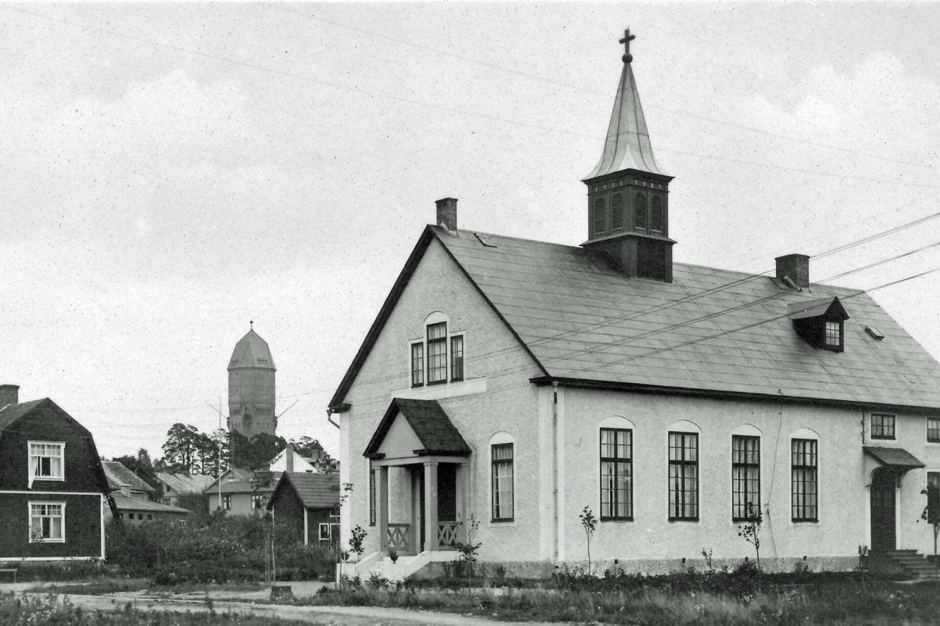 Evangeliska Lutherska Missionskyrkan, senare ofta kallad EFS-kyrkan, byggdes 1922 och firar i år 100-årsjubileum. Ett vykort som togs före 1926 visar hur den då nybyggda kyrkan såg ut.