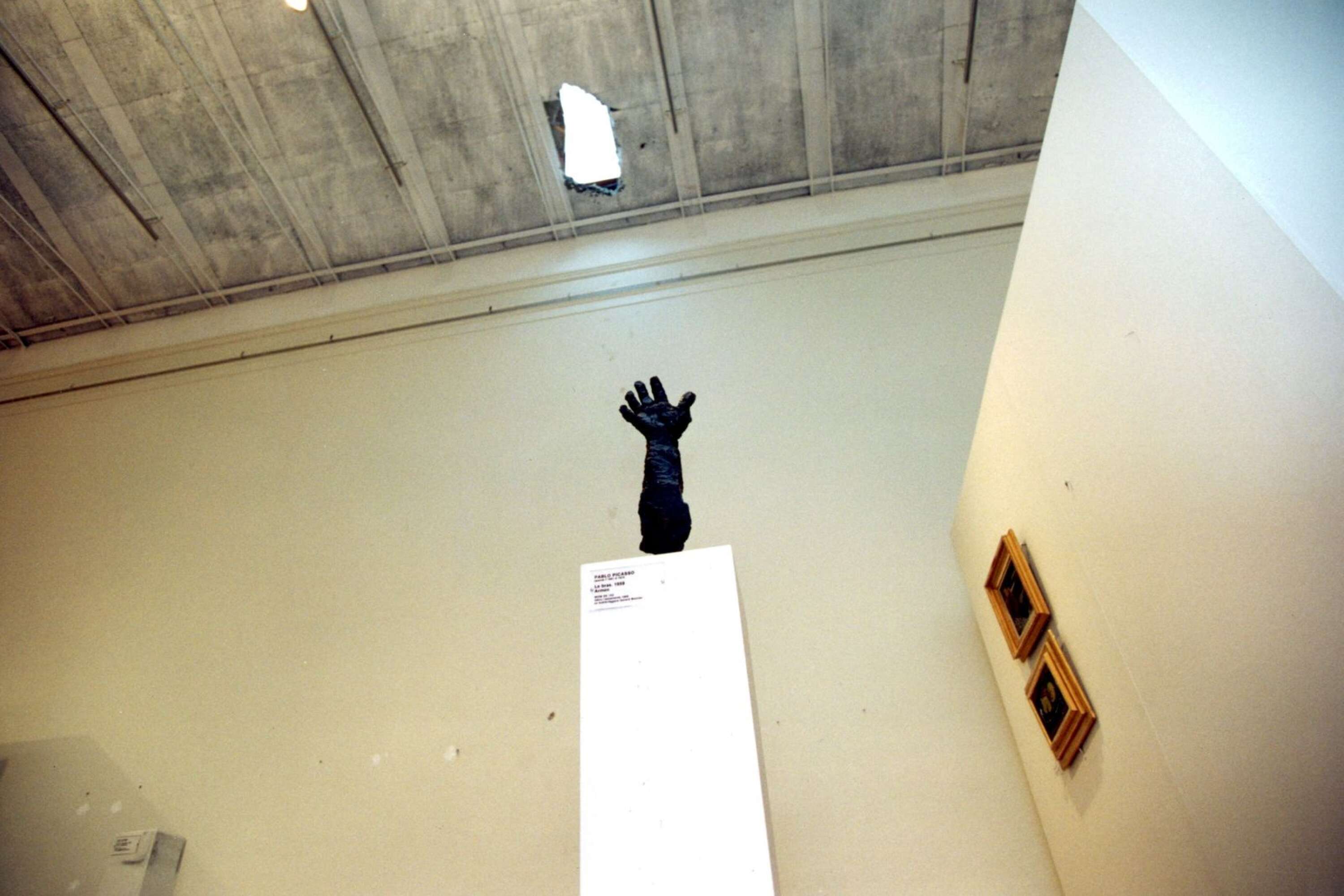 I november utsattes Moderna museet i Stockholm för en spektakulär konstkupp, då tjuvarna sågade sig in via taket. I efterspelet agerade Clark Olofsson mellanhand och försökte att sälja tillbaka flera verk. Arkivbild.