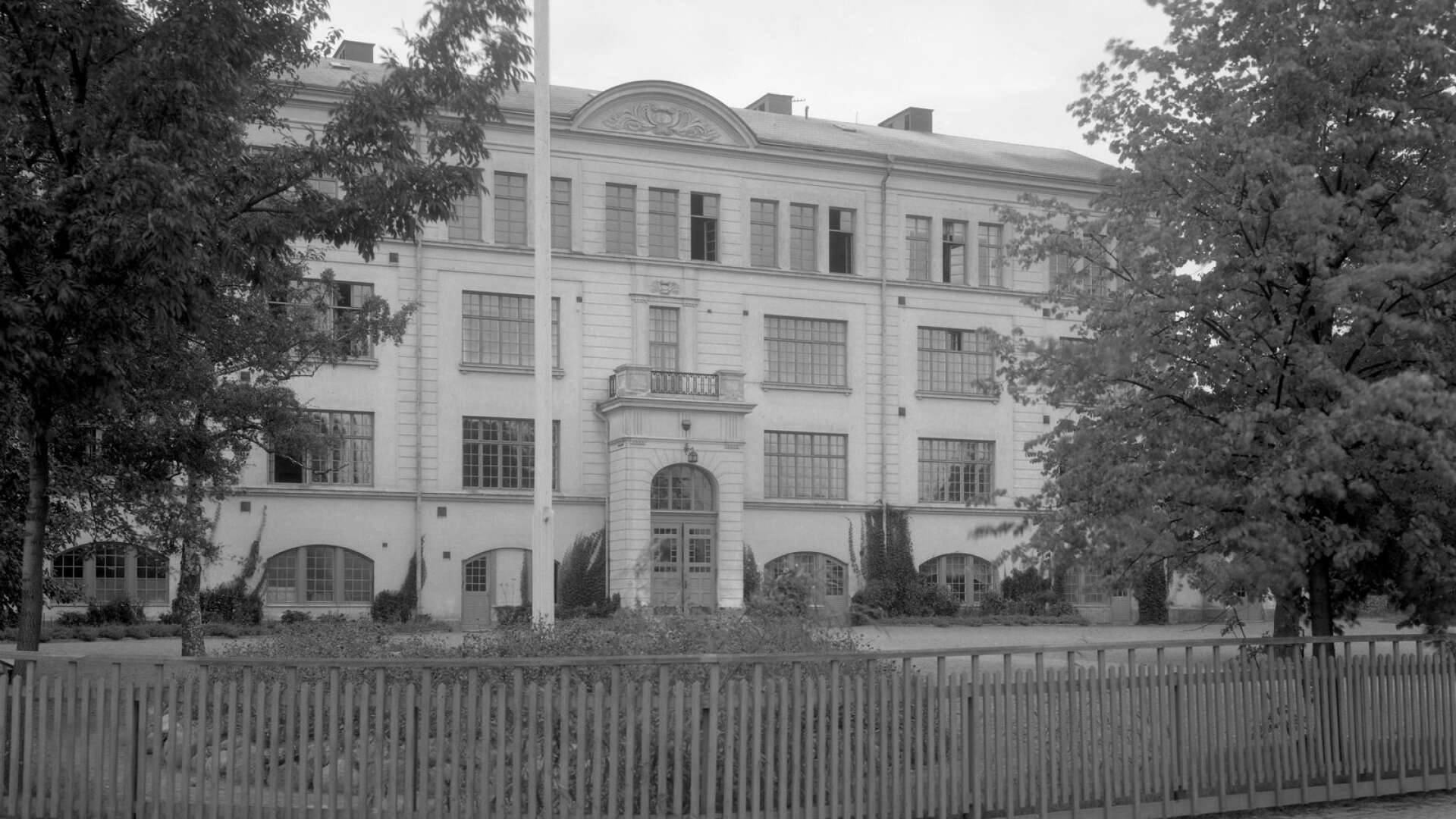 Flickskolan år 1933.
