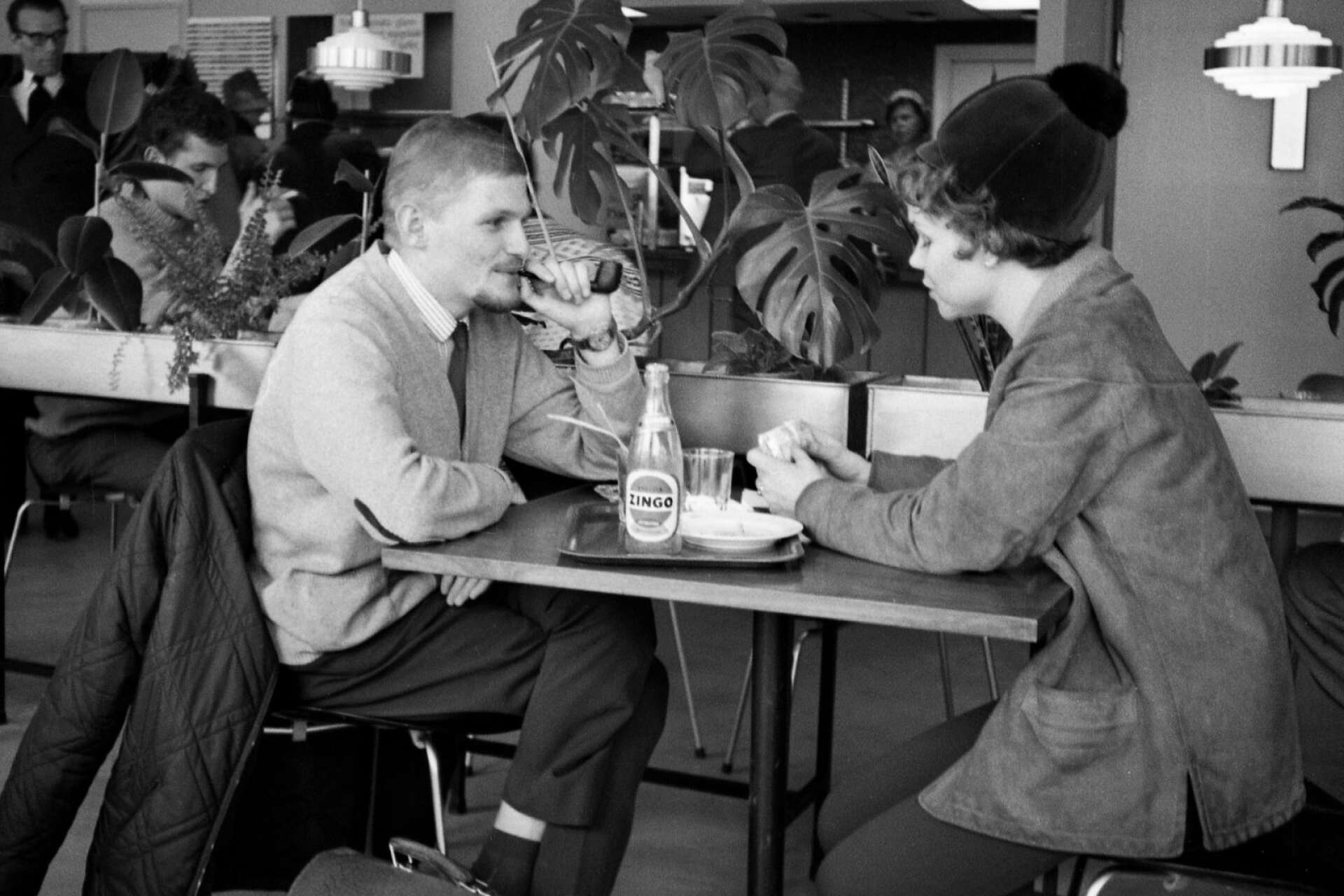 Bild från en av Karlstads varuhuscafeterior på 1960-talet