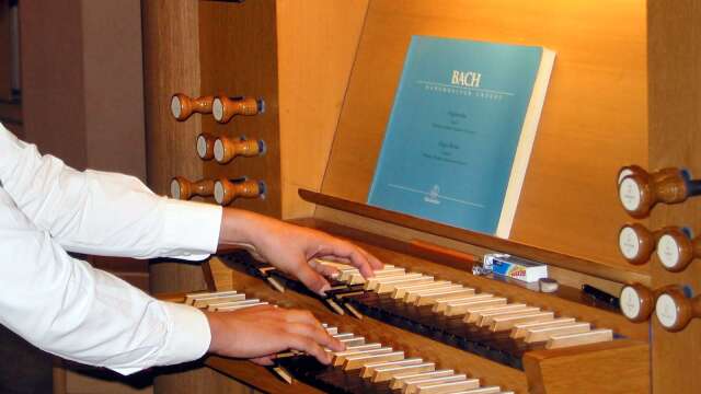 Romantisk orgelmusik med klostertema till lunchbaguetten utlovas.