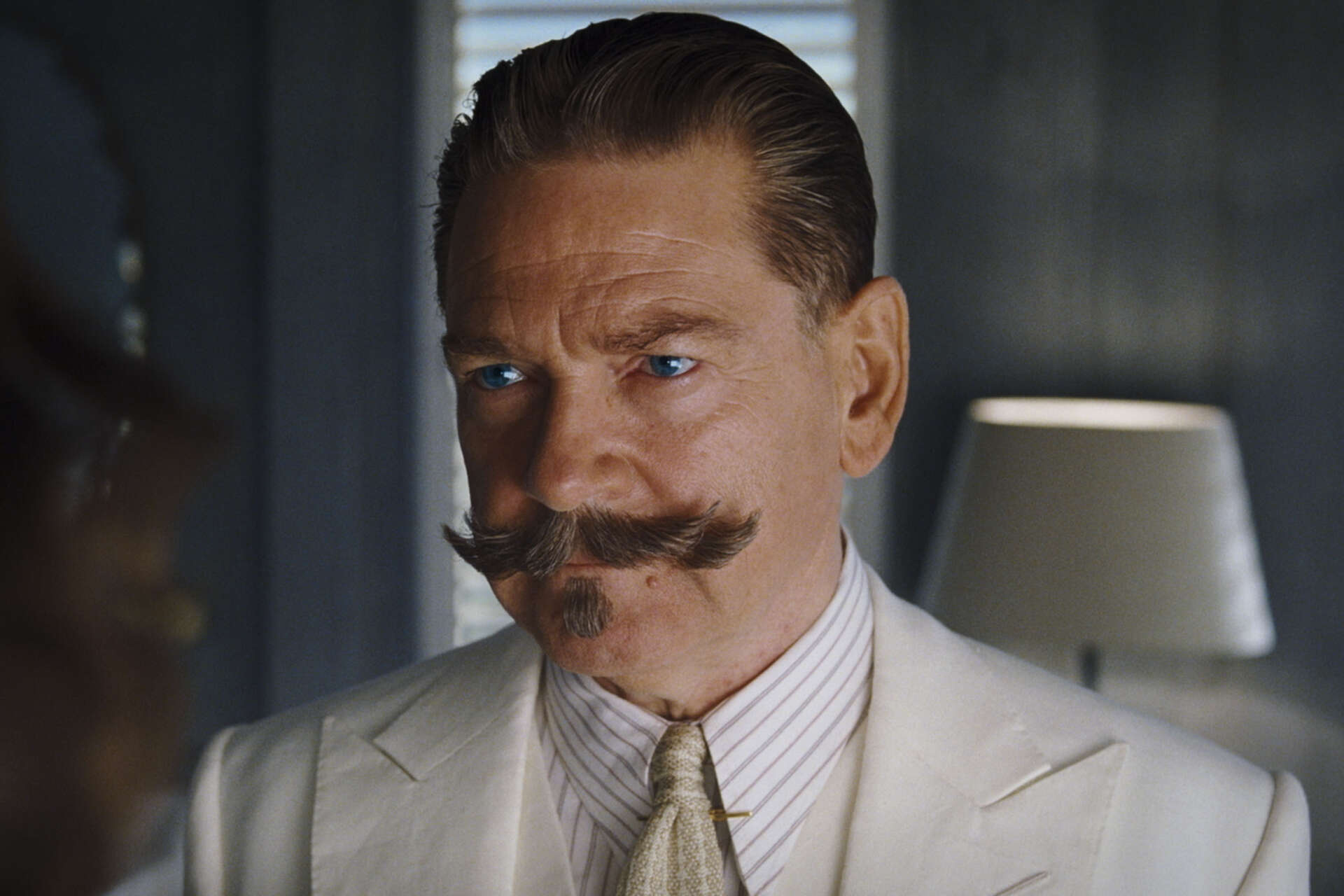 Kenneth Branagh spelar ännu en gång Hercule Poirot, i 'Döden på Nilen'. Pressbild.
