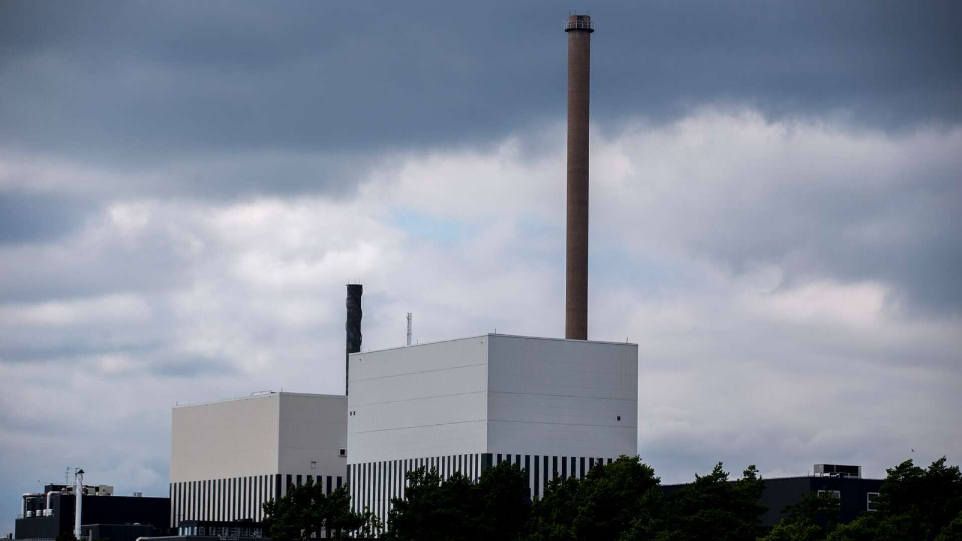 Ytterligare fyra reaktorer, två i Oskarshamn 1 och 2 (bilden), samt Ringhals 1 och 2 är stängda och tagna ur drift, skriver Boo Nilsson. 