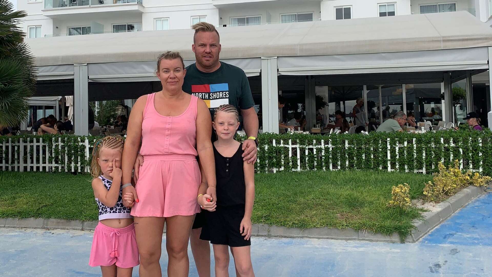 Gerda Larsson från Karlskoga och hennes familj vet inte hur de ska ta sig hem efter att resebolaget Thomas Cook gått i konkurs.