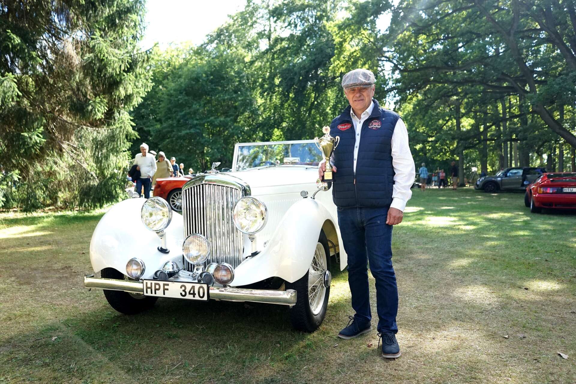 Kjell Lind vann folkets röster med sin Bentley 3.5 liter derby. Från scenen berättade han att det tagit 3000 timmar att återställa bilen till originalskick.