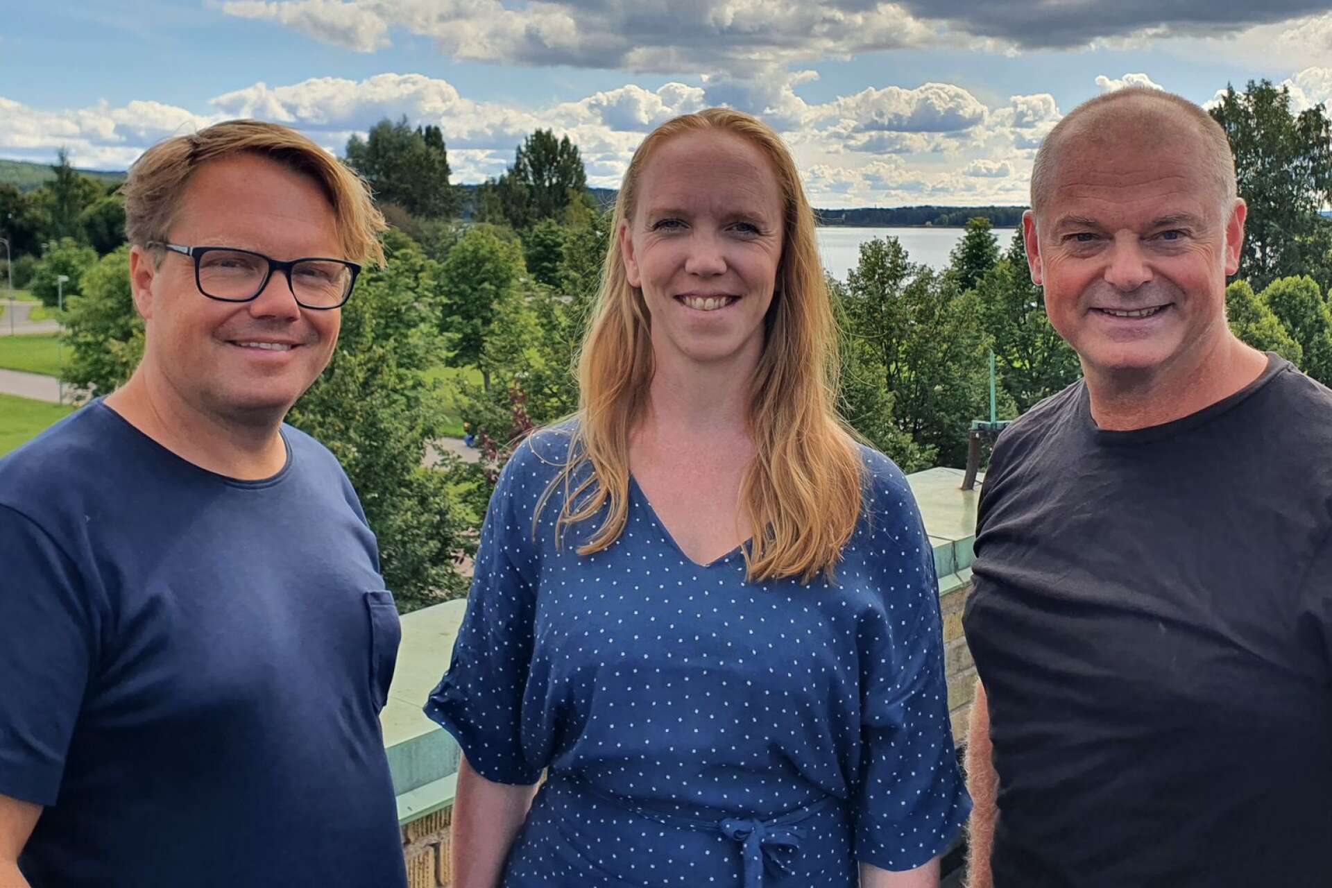 Två av Compares medarbetare, Stefan Skoglund (till vänster) och Lina Svensberg, har antagits till Founder Institutes program VC Lab. Spetskunskaperna från världens kanske vassaste företagsbyggare kan bli grunden för en högkvalitativ accelerator i Värmland. Samarbetspartnern David Holm (till höger), är en erfaren företagsbyggare i Oslo som också deltar i VC Lab. 