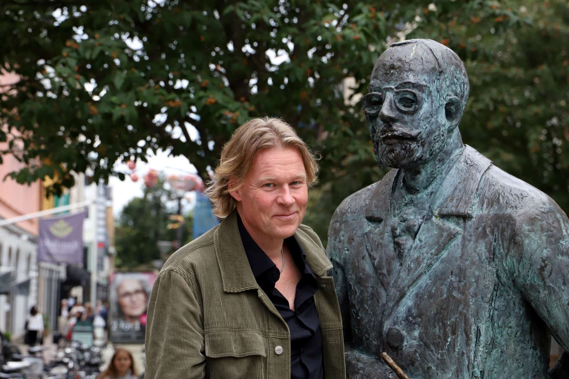 Årets lyrikpristagare i Frödings namn är poeten Jörgen Lind, född 1966. Han debuterade som poet 1997 med diktsamlingen Ararat. Han senaste bok, Reservatet, kom nu i år.